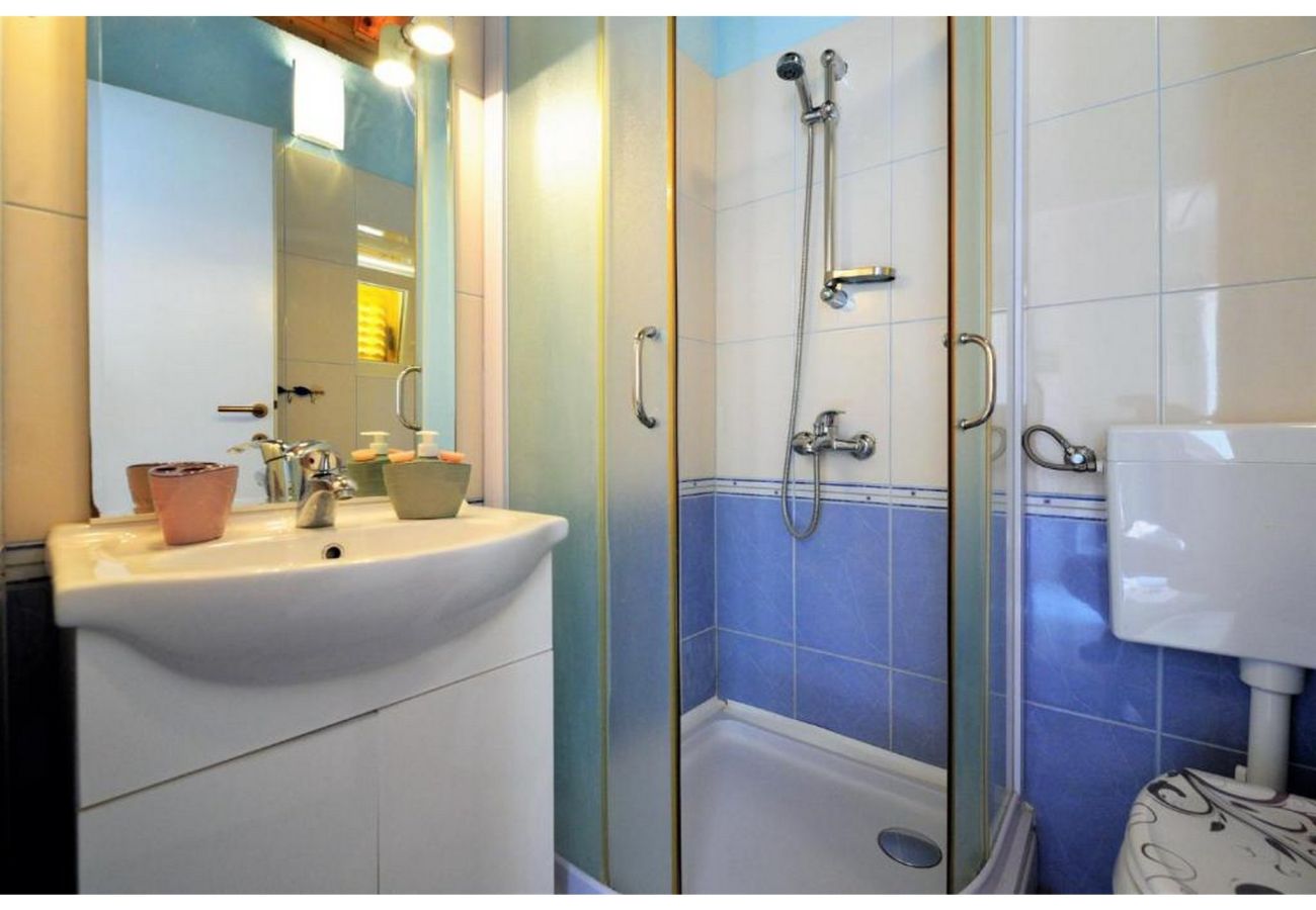 Ferienwohnung in Murter - Sunshine Apartment Blau