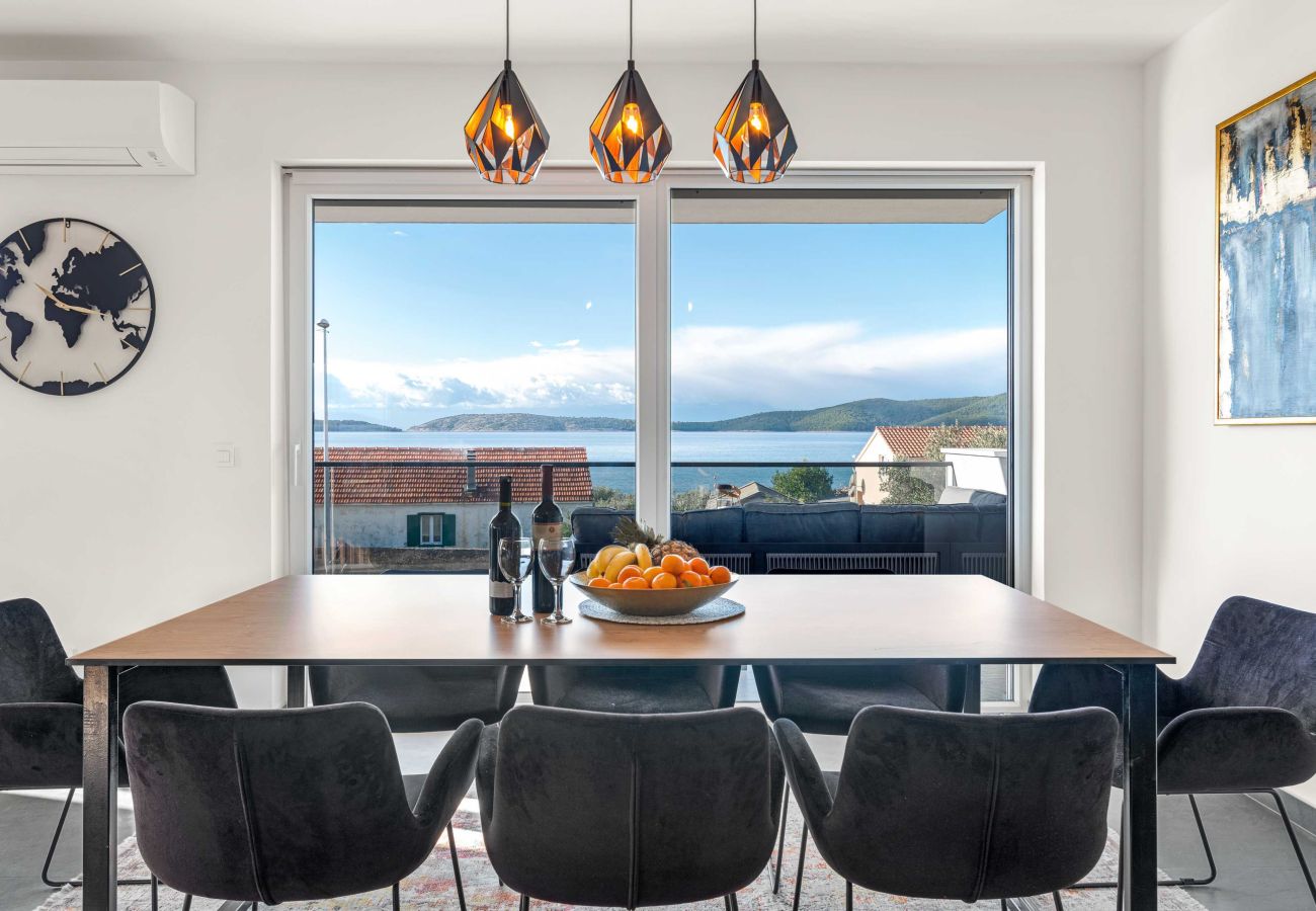 Ferienwohnung in Šibenik-Brodarica - Luxus-Apartment mit drei Schlafzimmern in Velic C