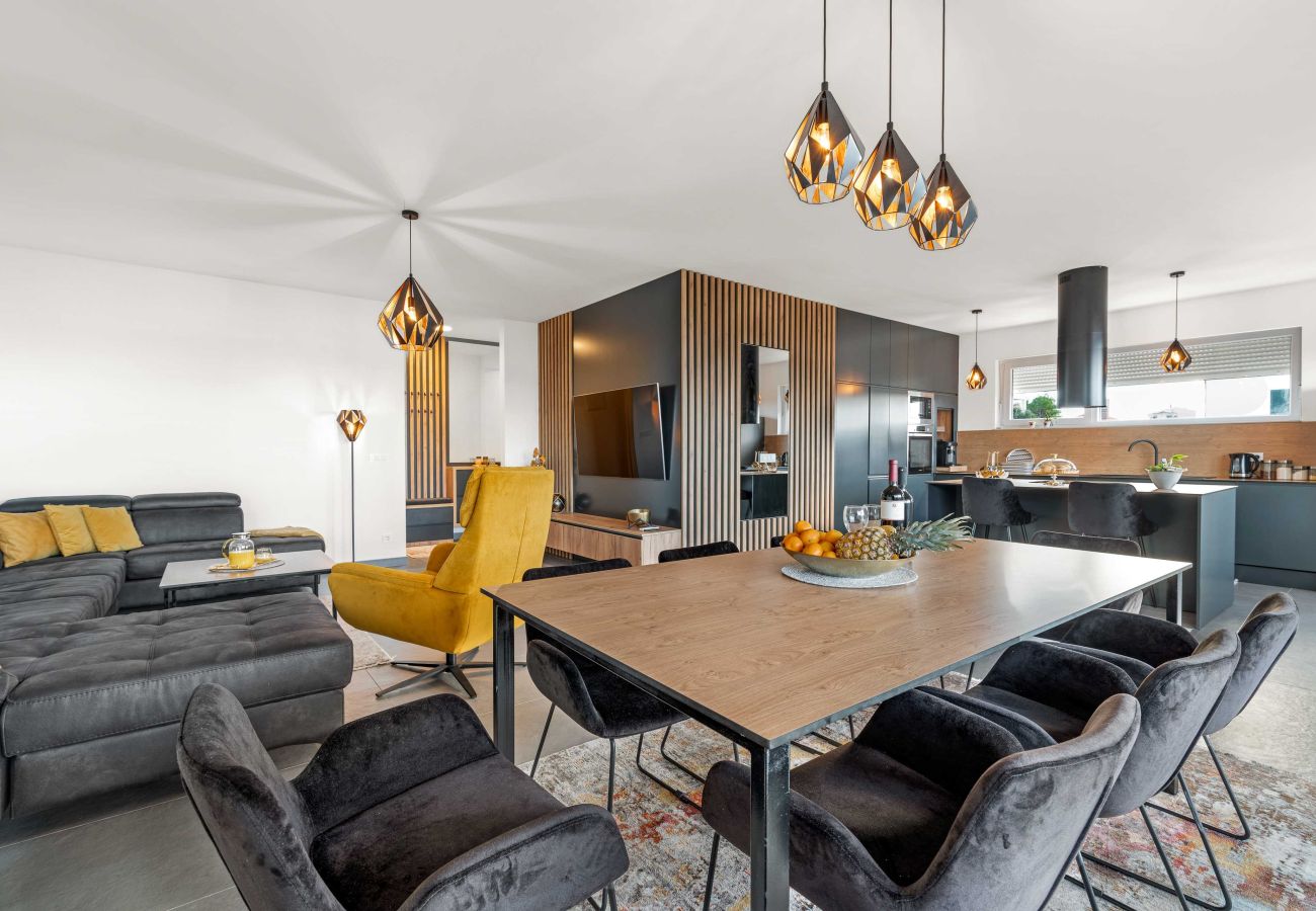 Ferienwohnung in Šibenik-Brodarica - Luxus-Apartment mit drei Schlafzimmern in Velic C