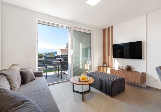 Ferienwohnung in Šibenik-Brodarica - Gemütliche Zwei-Zimmer-Wohnung Velic A