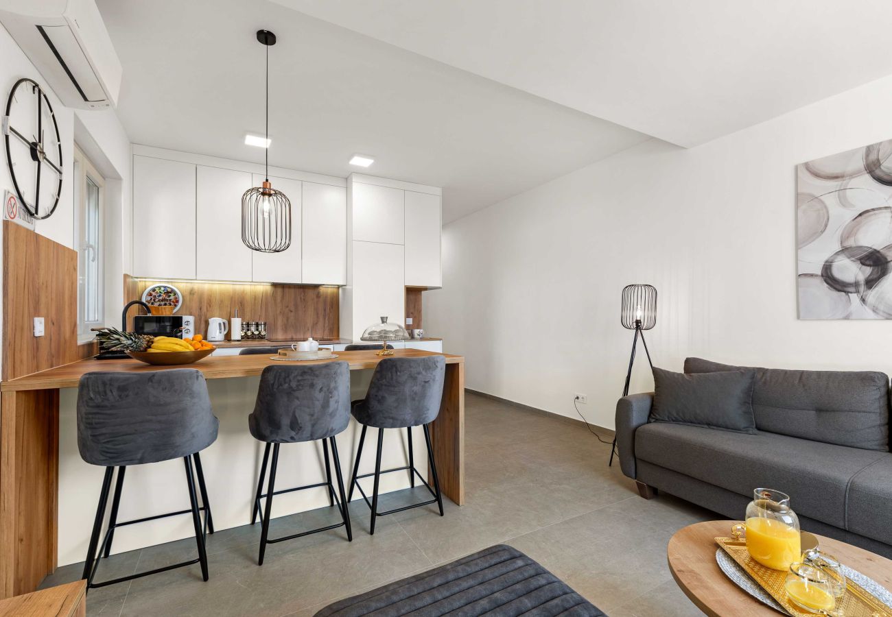 Ferienwohnung in Šibenik-Brodarica - Gemütliche Zwei-Zimmer-Wohnung Velic A