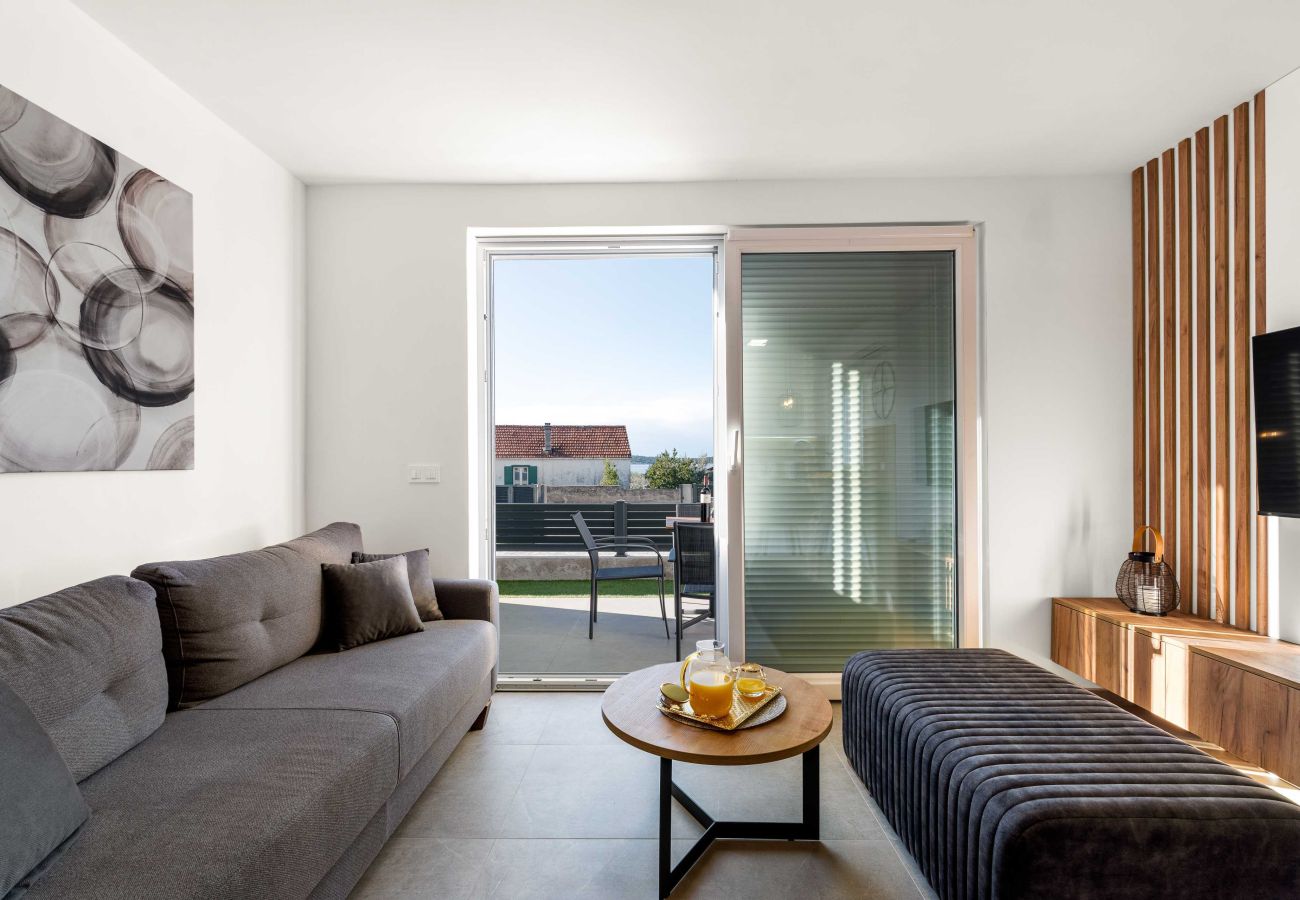 Ferienwohnung in Šibenik-Brodarica - Gemütliche Zwei-Zimmer-Wohnung Velic A