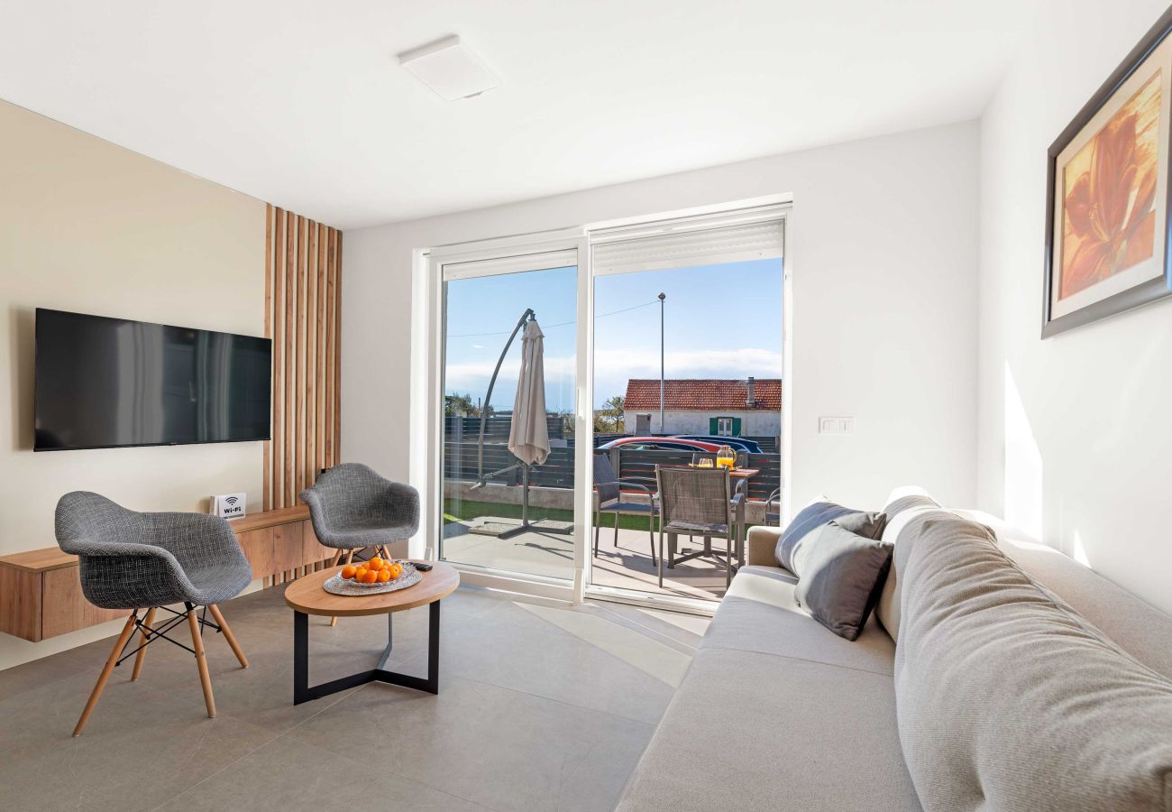 Ferienwohnung in Šibenik-Brodarica - Gemütliche Zwei-Zimmer-Wohnung Velic B