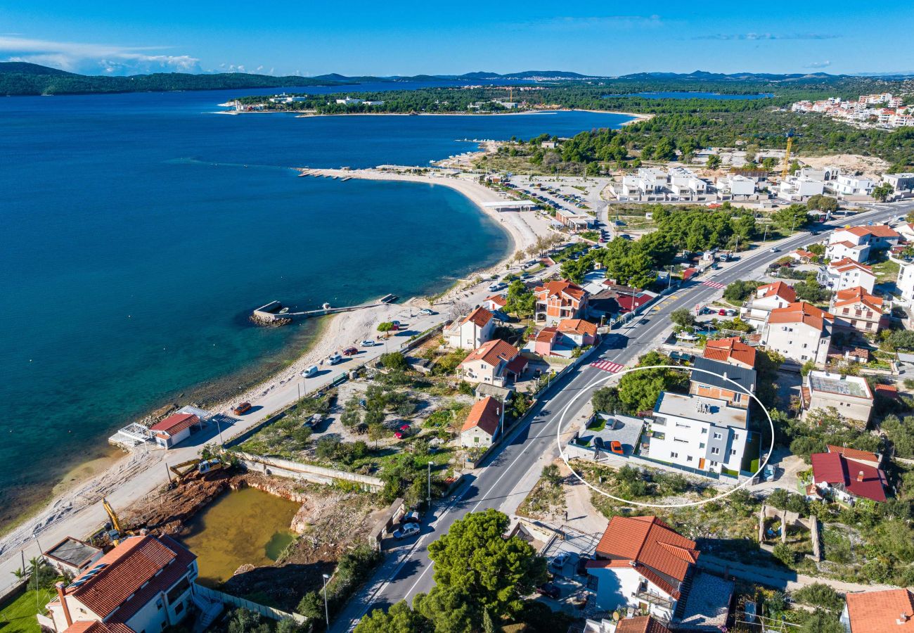 Ferienwohnung in Šibenik-Brodarica - Gemütliche Zwei-Zimmer-Wohnung Velic B