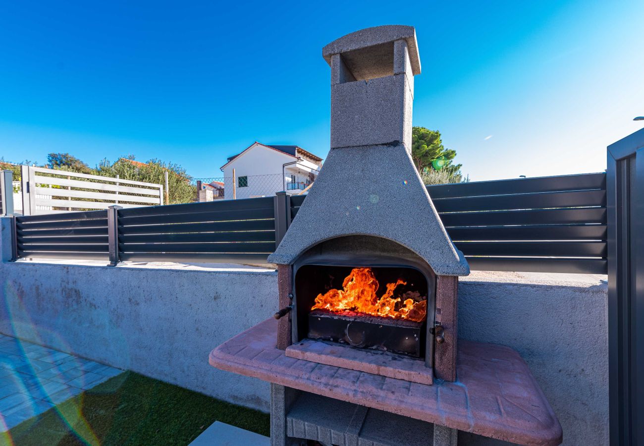 Ferienwohnung in Šibenik-Brodarica - Gemütliche Zwei-Zimmer-Wohnung Velic B