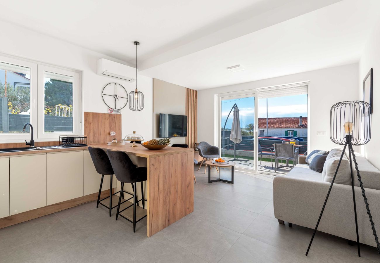 Ferienwohnung in Šibenik-Brodarica - Gemütliche Zwei-Zimmer-Wohnung Velic B