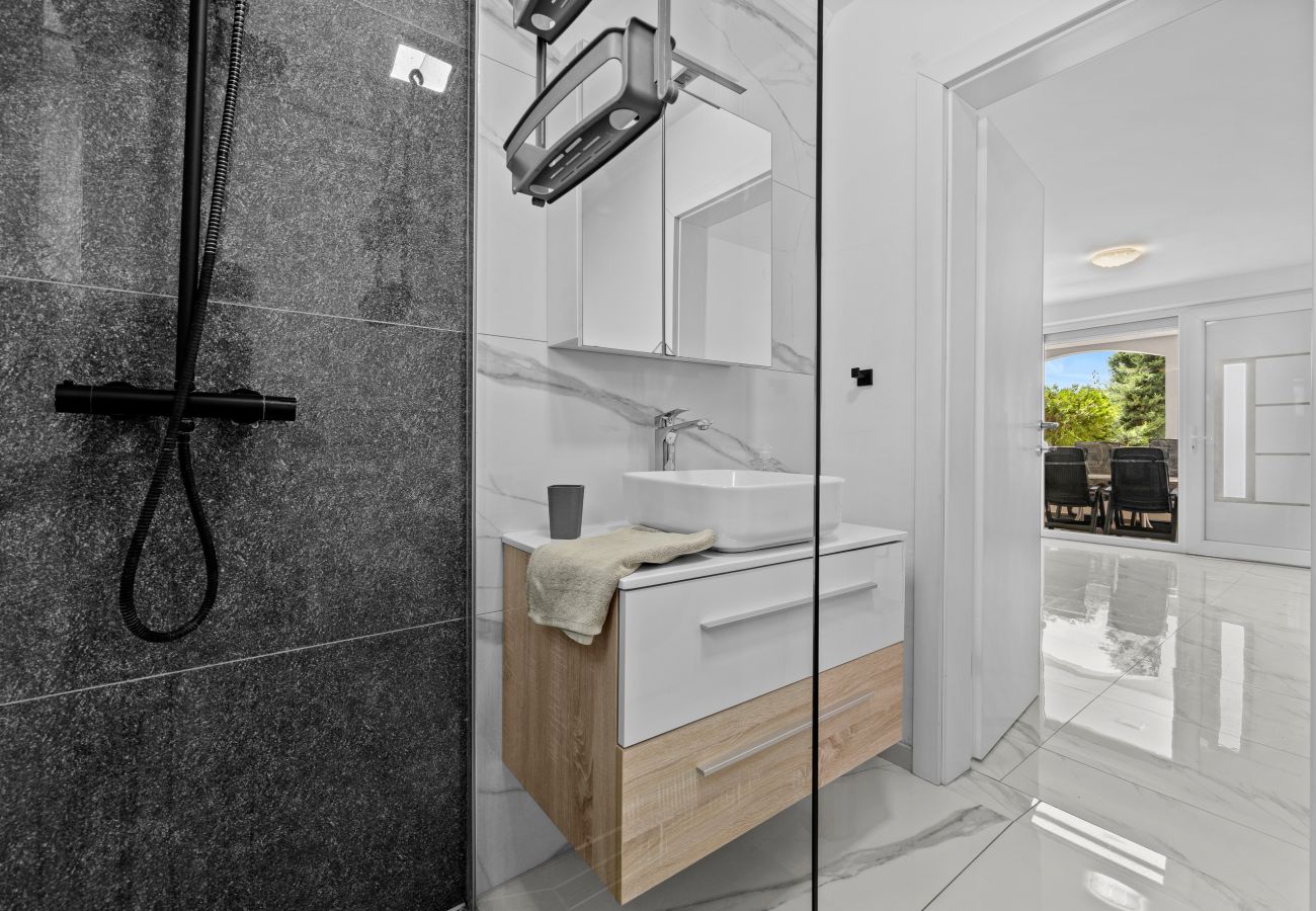 Ferienwohnung in Kukci - Apartment Susanne 1 mit Gemeinschaftspool