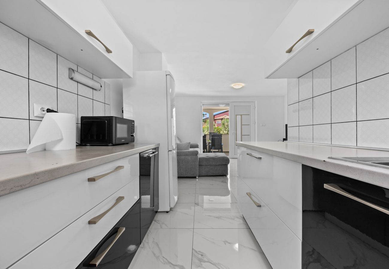 Ferienwohnung in Kukci - Apartment Susanne 1 mit Gemeinschaftspool