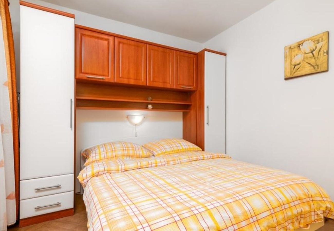 Ferienwohnung in Štinjan - Familienapartment Stinjan mit Gartenblick