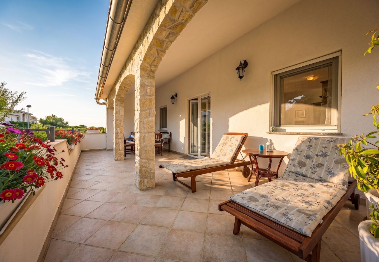Ferienwohnung in Štinjan - Familienapartment Stinjan mit Gartenblick