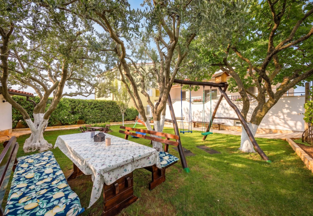 Ferienwohnung in Štinjan - Familienapartment Stinjan mit Gartenblick