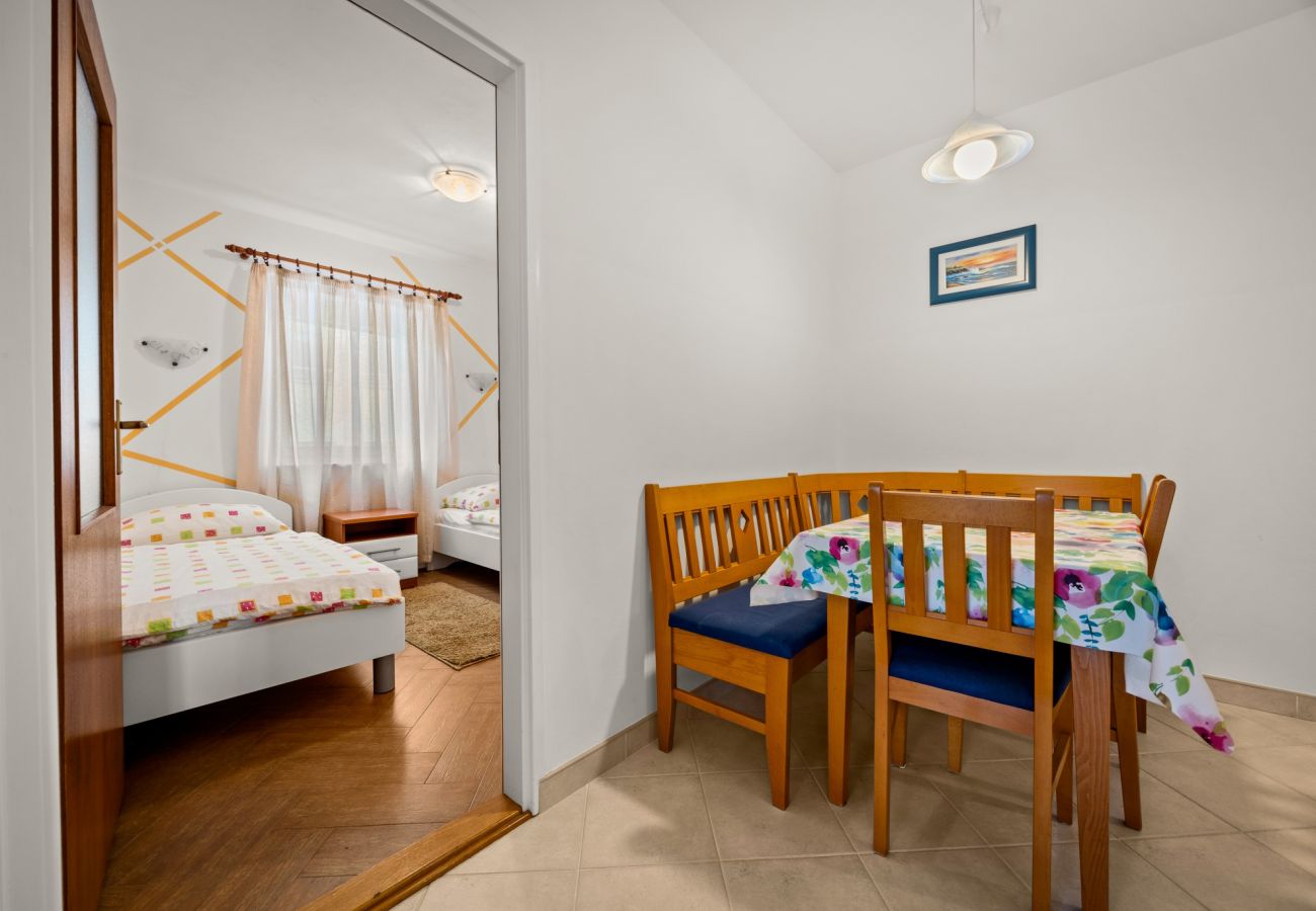 Ferienwohnung in Štinjan - Familienapartment Stinjan mit Gartenblick