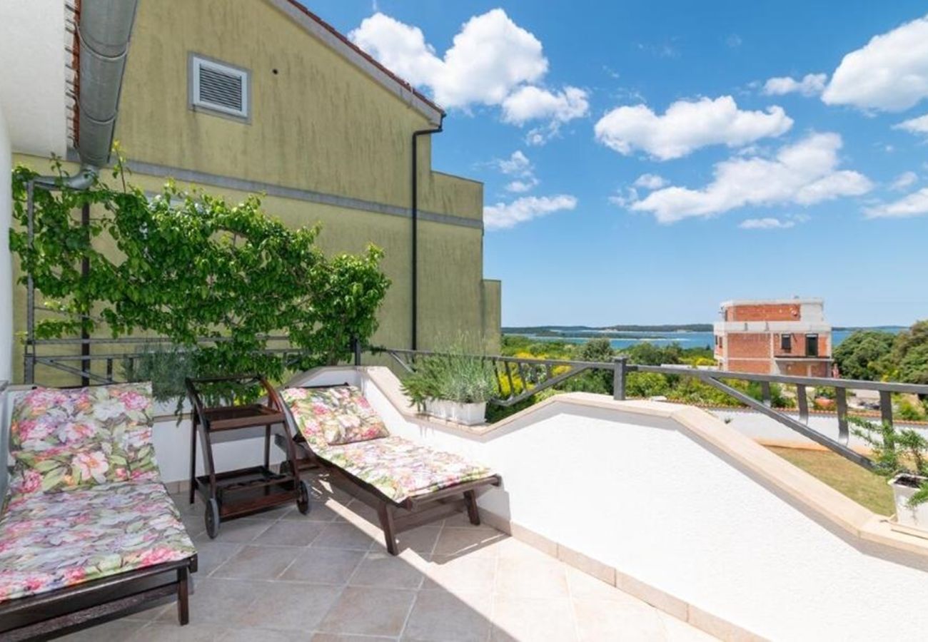 Ferienwohnung in Štinjan - Familienapartment Stinjan mit Meerblick