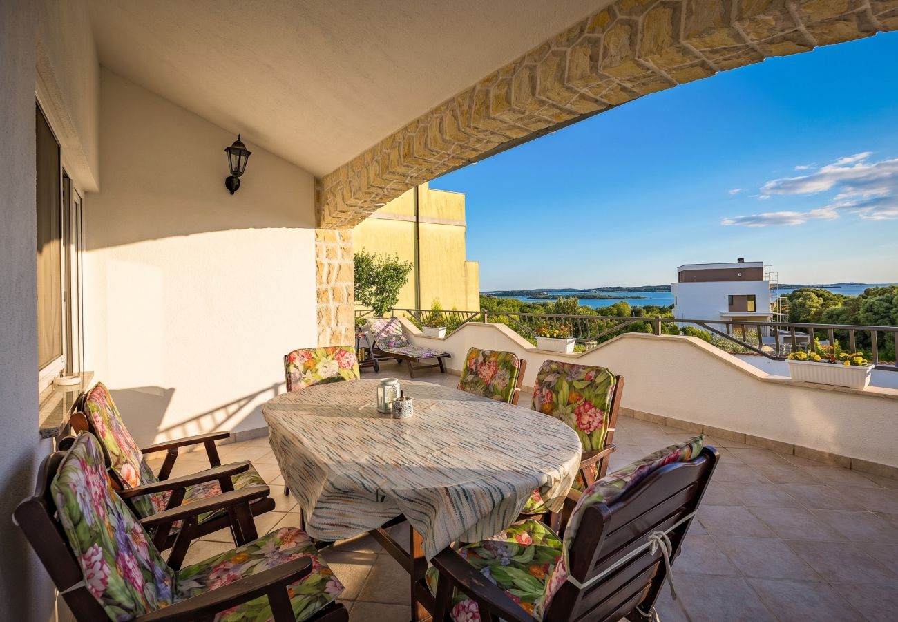 Ferienwohnung in Štinjan - Familienapartment Stinjan mit Meerblick