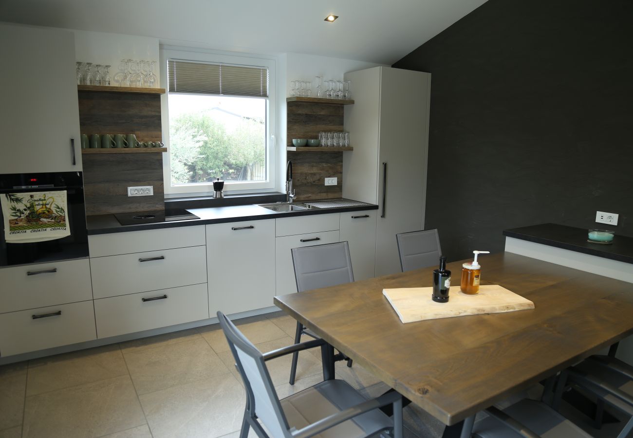 Ferienwohnung in Pomer - Oliva Serenity Apartment mit Pool 