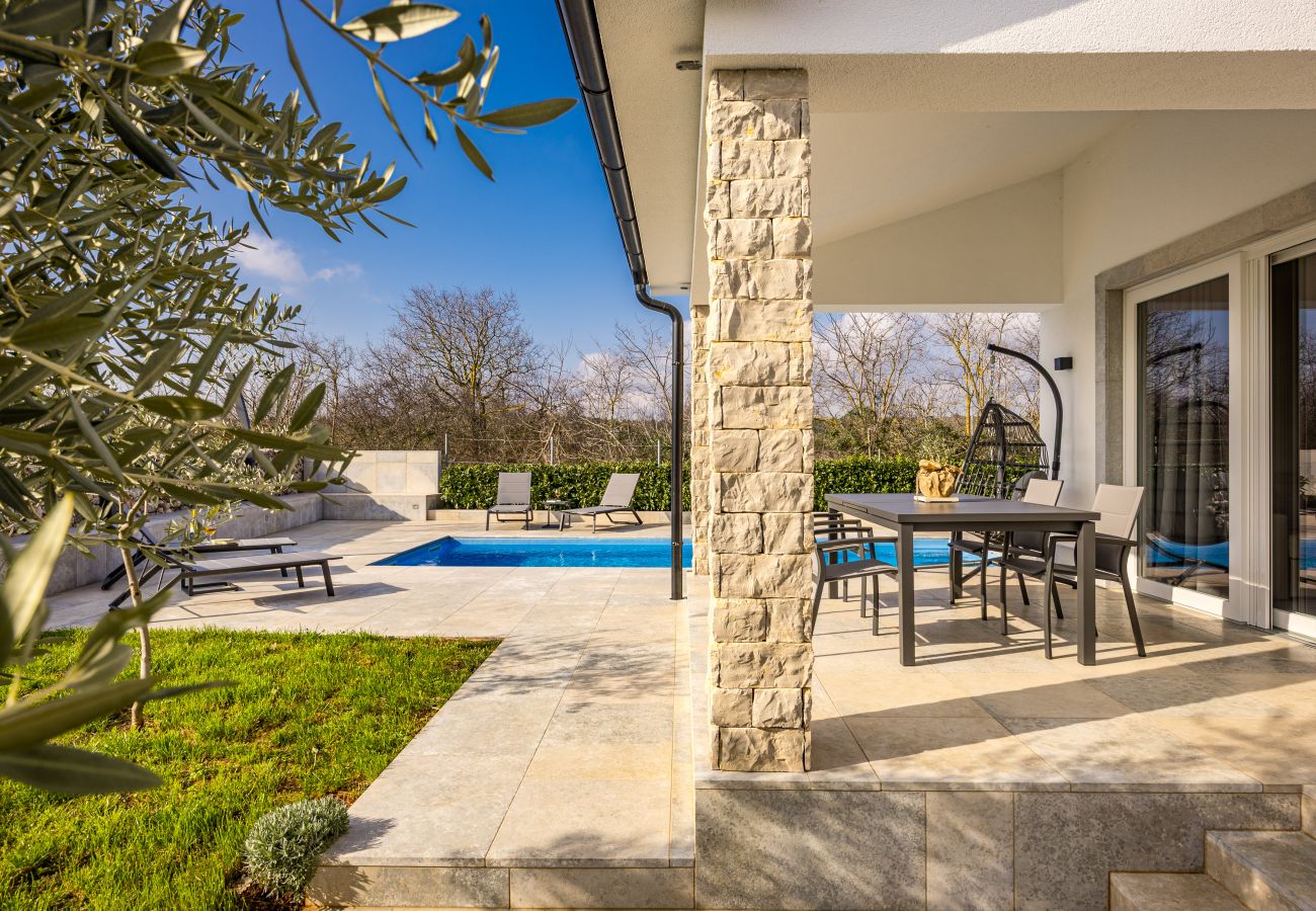 Ferienwohnung in Pomer - Oliva Serenity Apartment mit Pool 