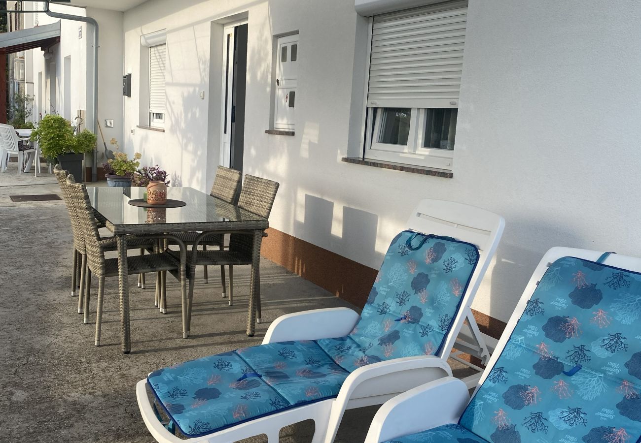 Ferienwohnung in Kampor - Sea View Apartment Ankica with Terrace