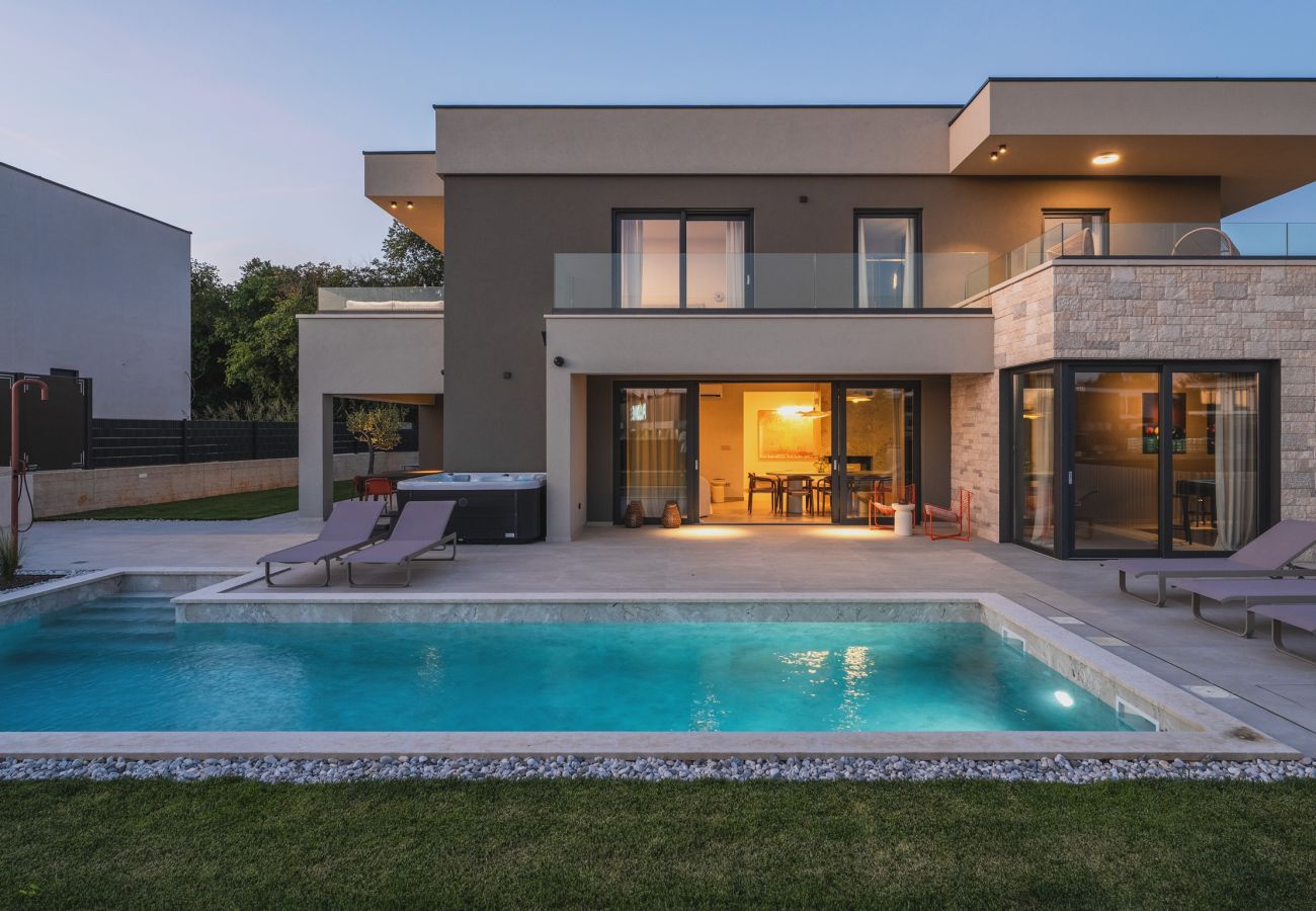 Villa in Funtana - Designer-Strandvilla Limes - Pool, Spa & Spiele