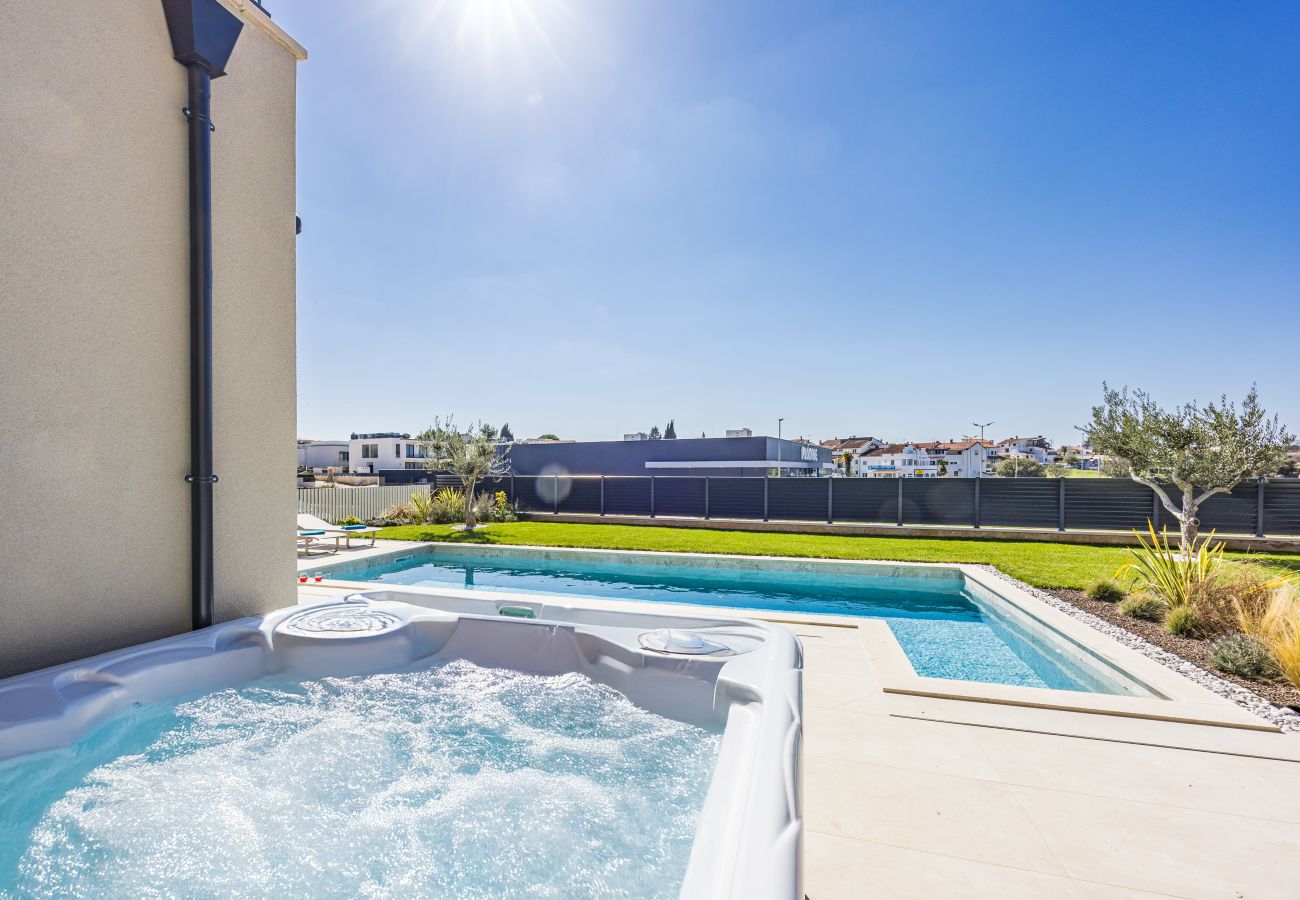 Villa in Funtana - Designer-Strandvilla Limes - Pool, Spa & Spiele