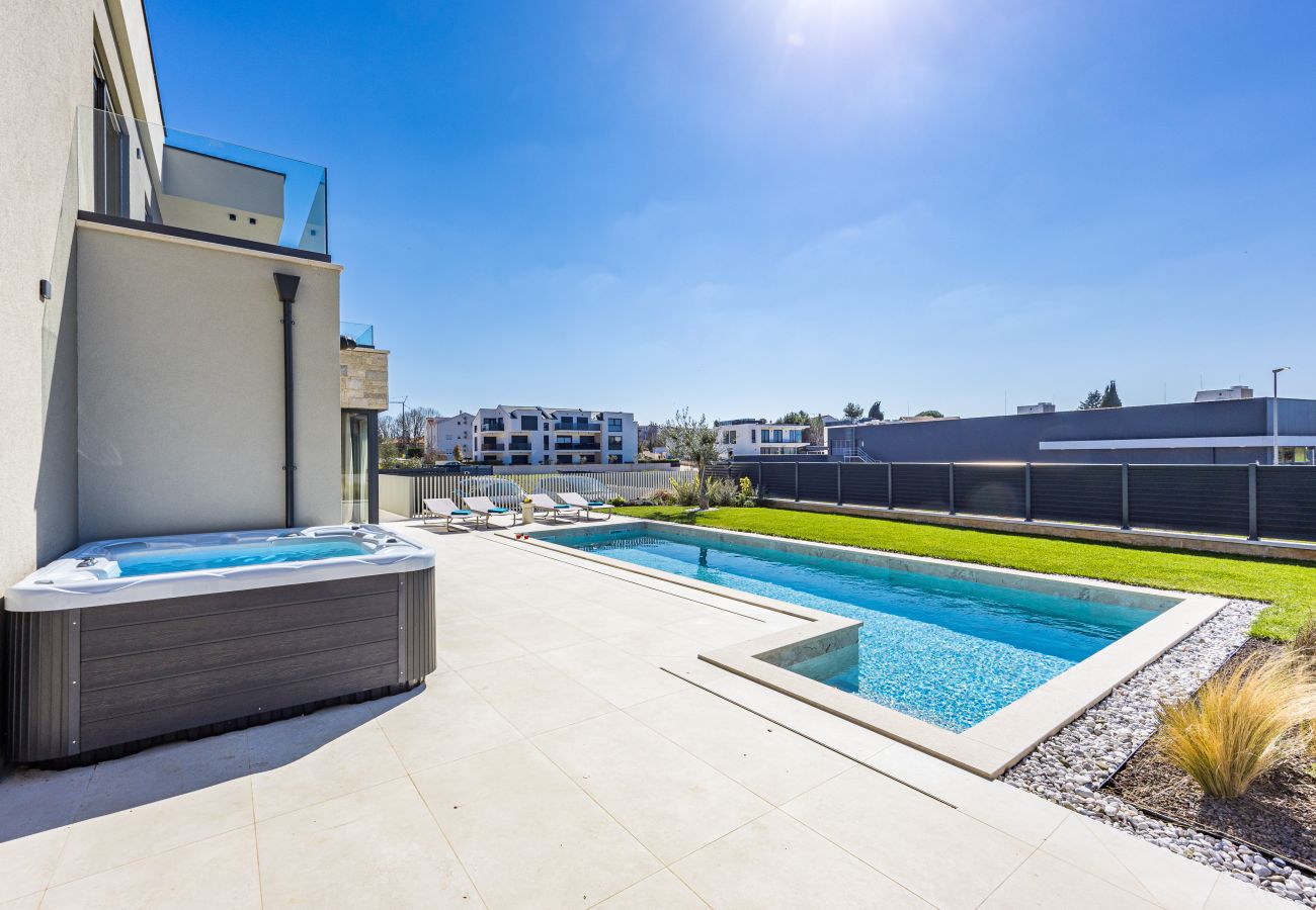 Villa in Funtana - Designer-Strandvilla Limes - Pool, Spa & Spiele