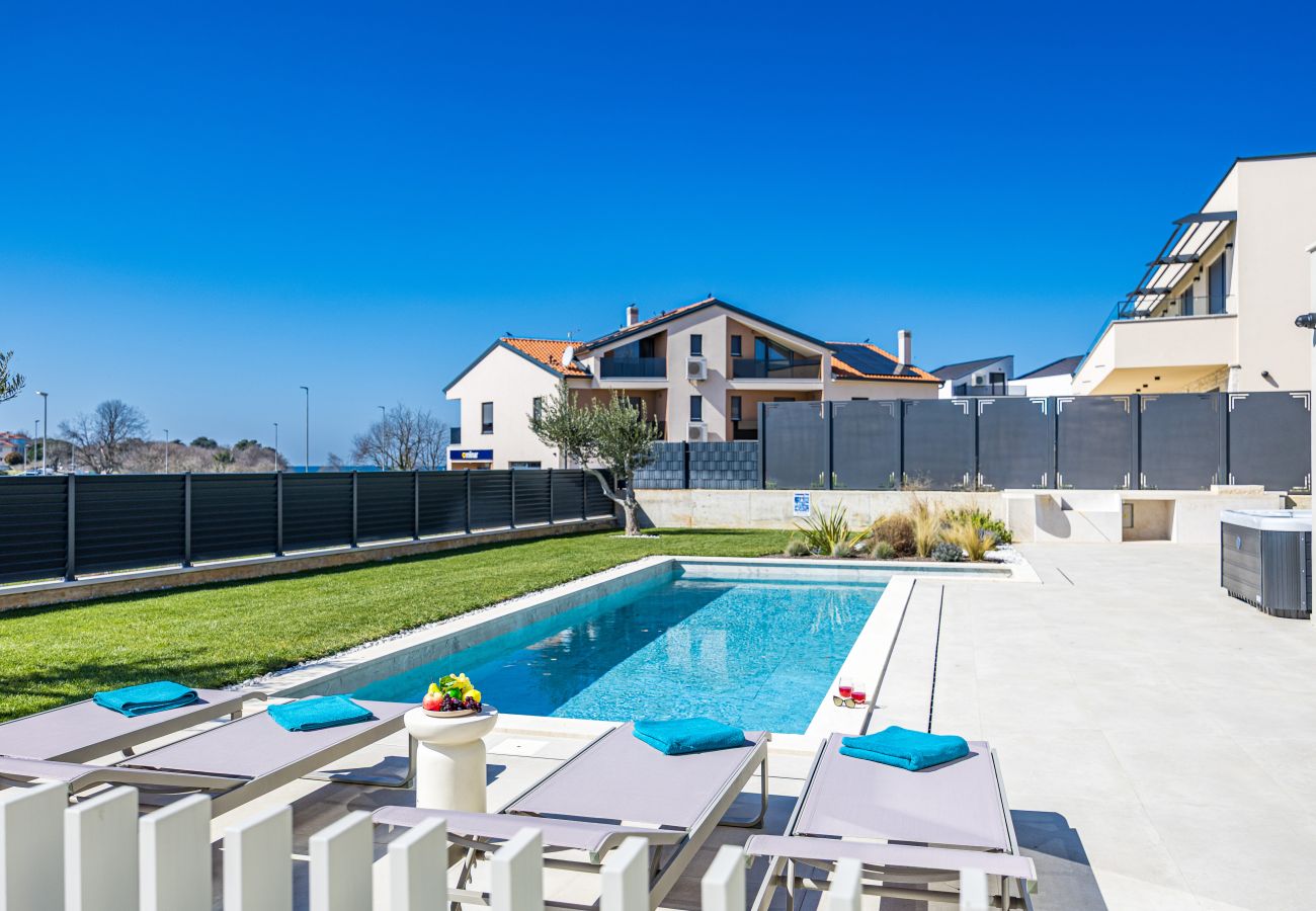 Villa in Funtana - Designer-Strandvilla Limes - Pool, Spa & Spiele