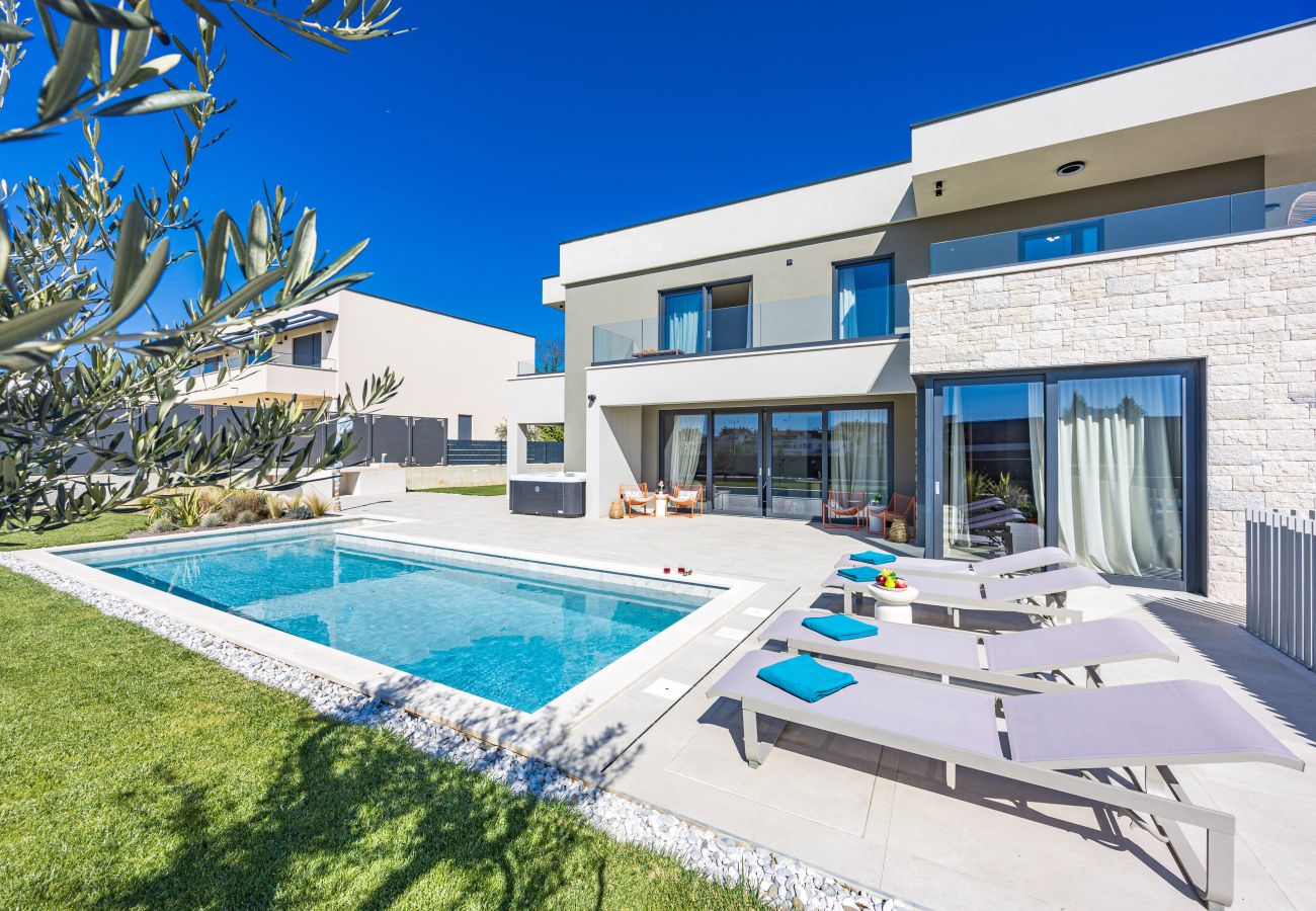 Villa in Funtana - Designer-Strandvilla Limes - Pool, Spa & Spiele