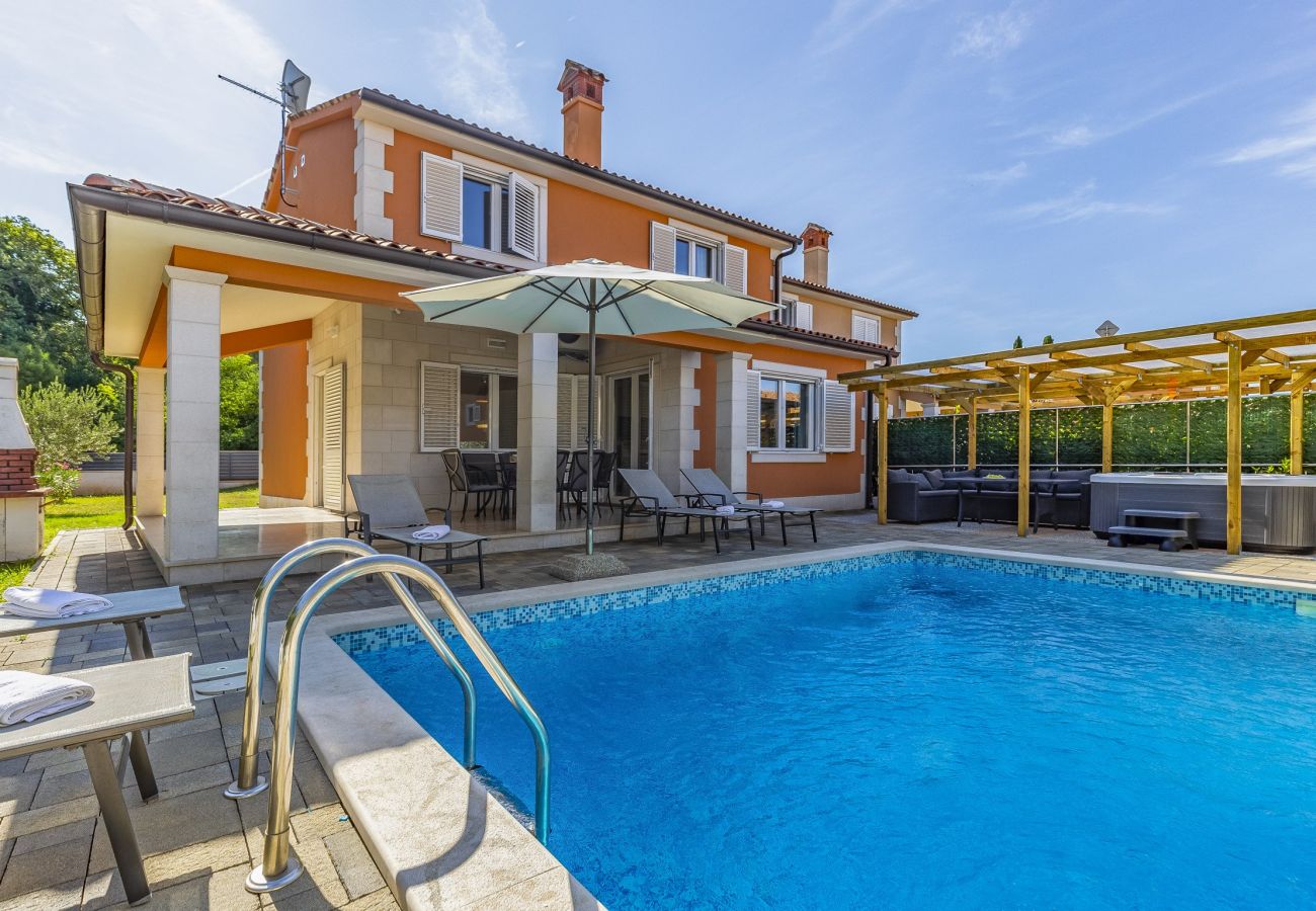 Villa in Pula - Lotus Elite Villa mit Pool und Whirlpool 7