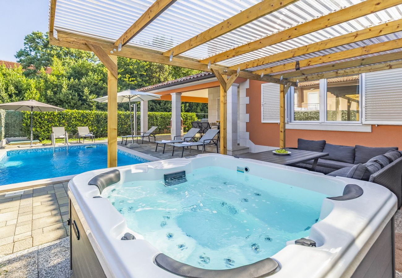 Villa in Pula - Lotus Elite Villa mit Pool und Whirlpool 9