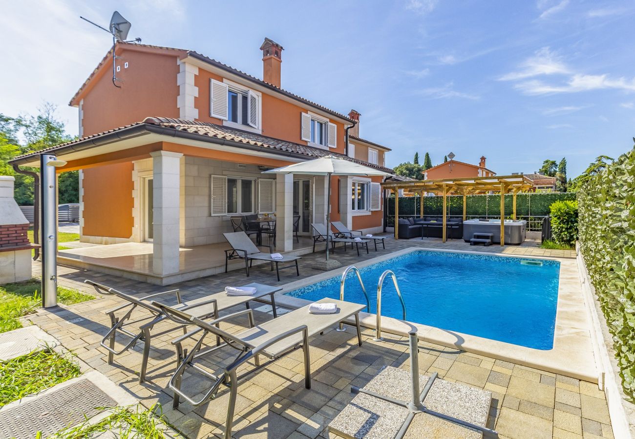 Villa in Pula - Lotus Elite Villa mit Pool und Whirlpool 9