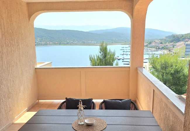 Ferienwohnung in Supetarska Draga - Apartment Nikolina 1 mit Meerblick