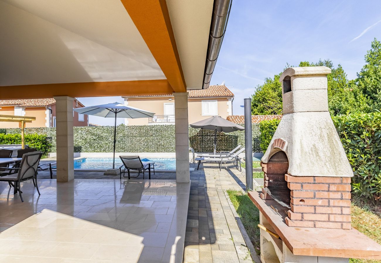 Villa in Pula - Lotus Elite Villa mit Pool und Whirlpool 12