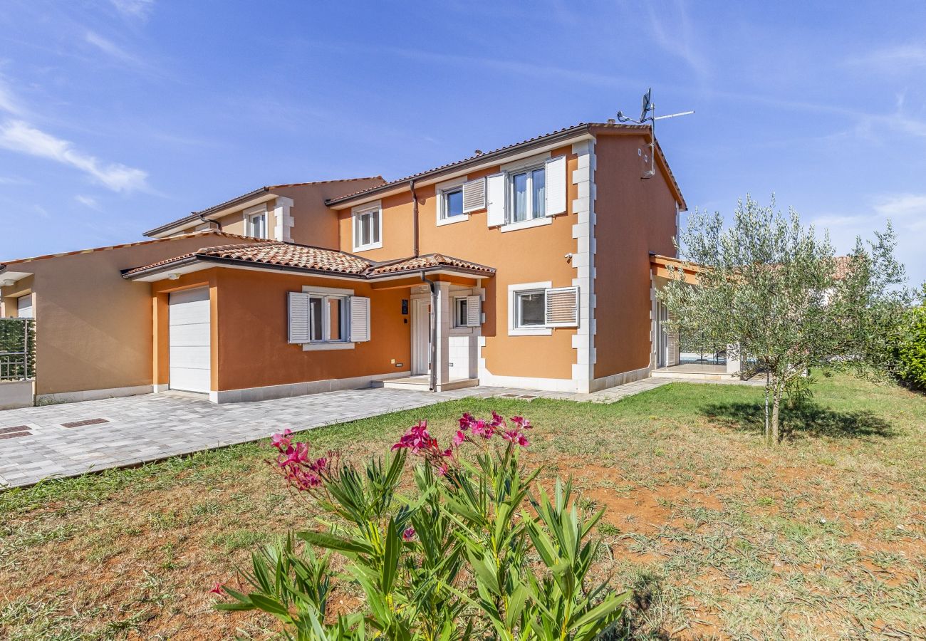 Villa in Pula - Lotus Elite Villa mit Pool und Whirlpool 12