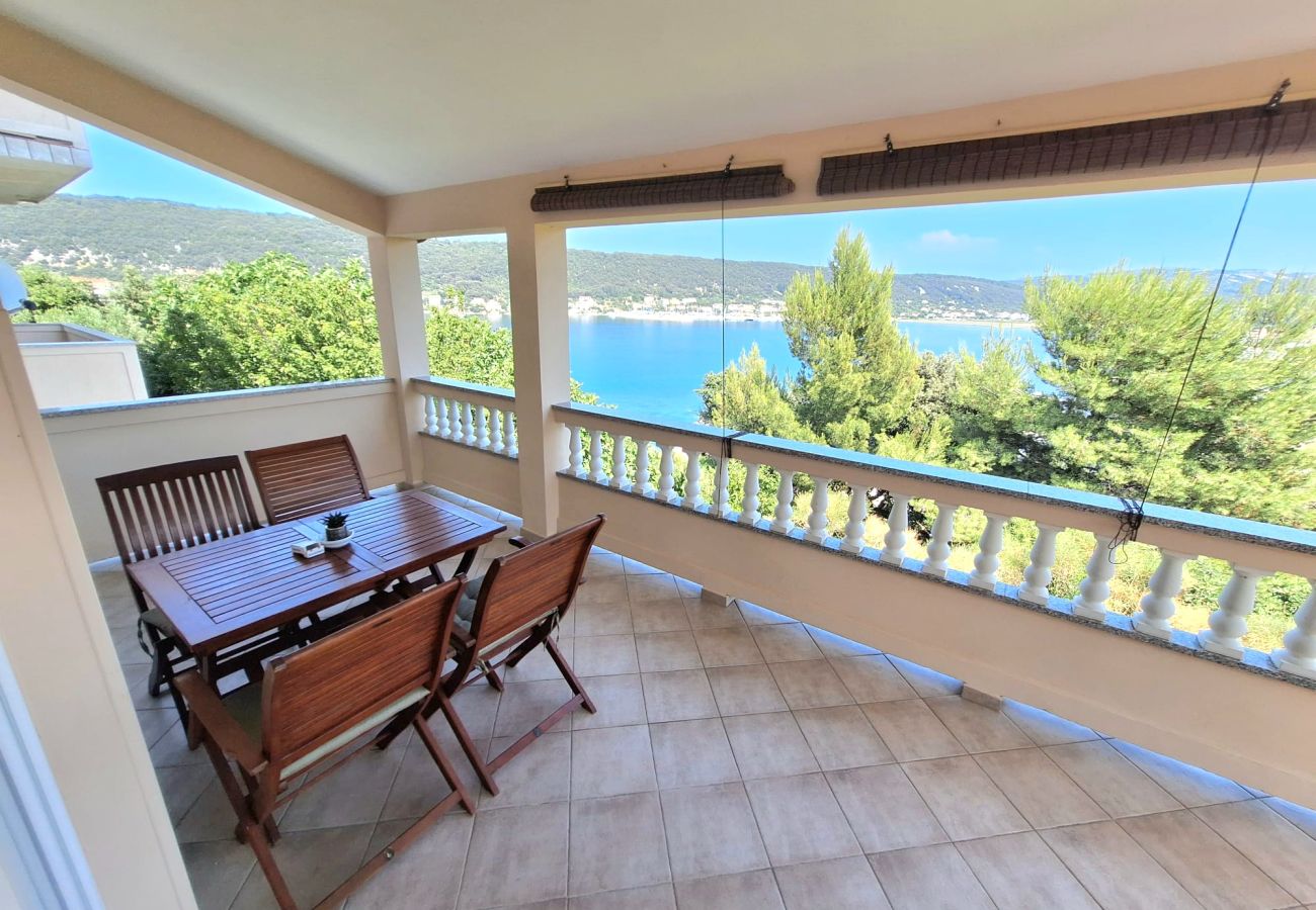 Ferienwohnung in Supetarska Draga - Apartment Nikolina 6 mit Meerblick