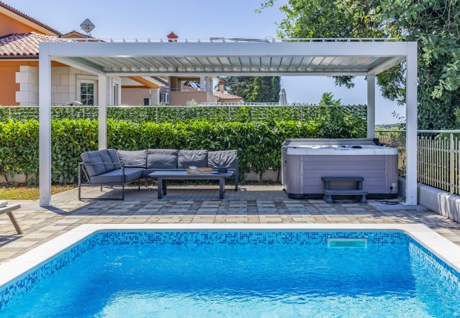 Villa in Pula - Lotus Elite Villa mit Pool und Whirlpool 3