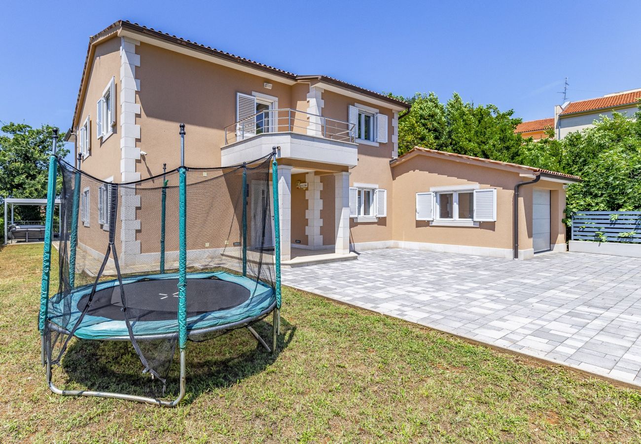 Villa in Pula - Lotus Elite Villa mit Pool und Whirlpool 5