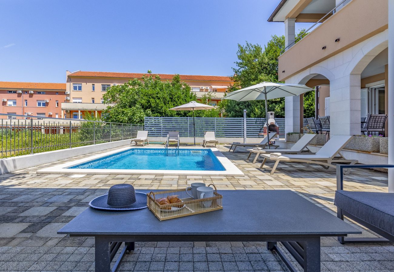 Villa in Pula - Lotus Elite Villa mit Pool und Whirlpool 5