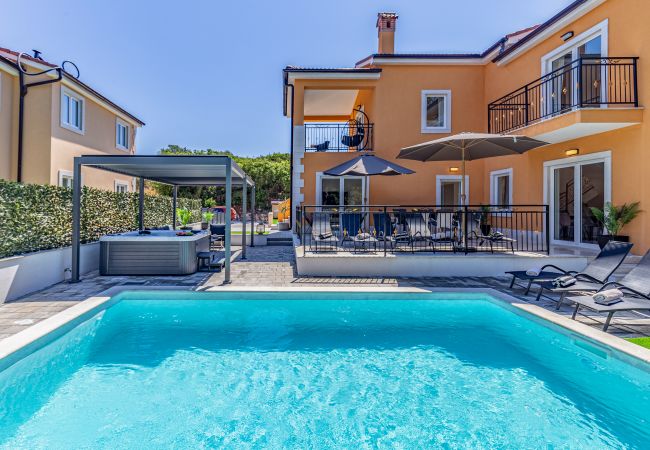 Villa in Pula - Lotus Deluxe Villa mit Pool und Whirlpool 14
