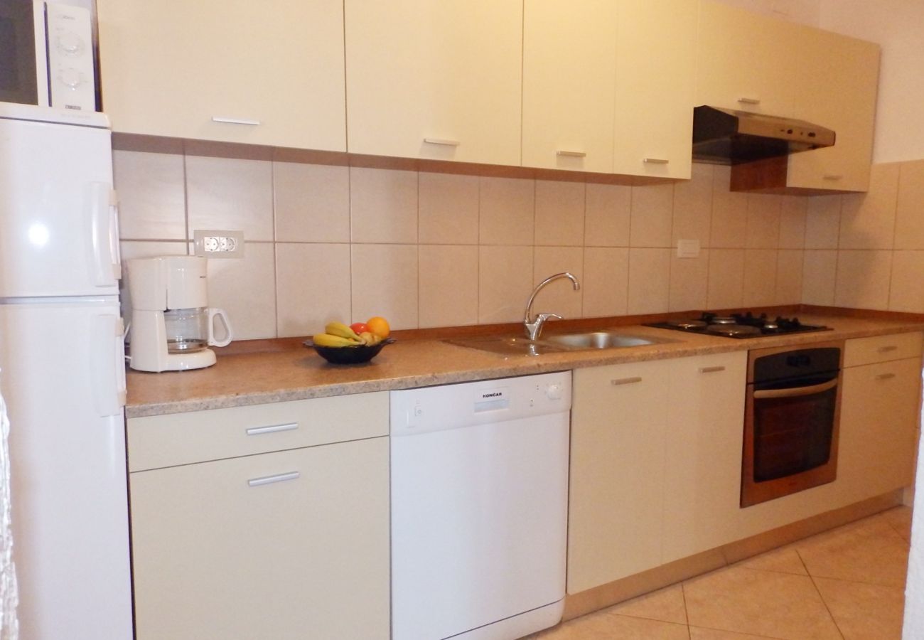 Ferienwohnung in Kampor - Drei-Zimmer-Apartment in Strandnähe - Villa Jagoda