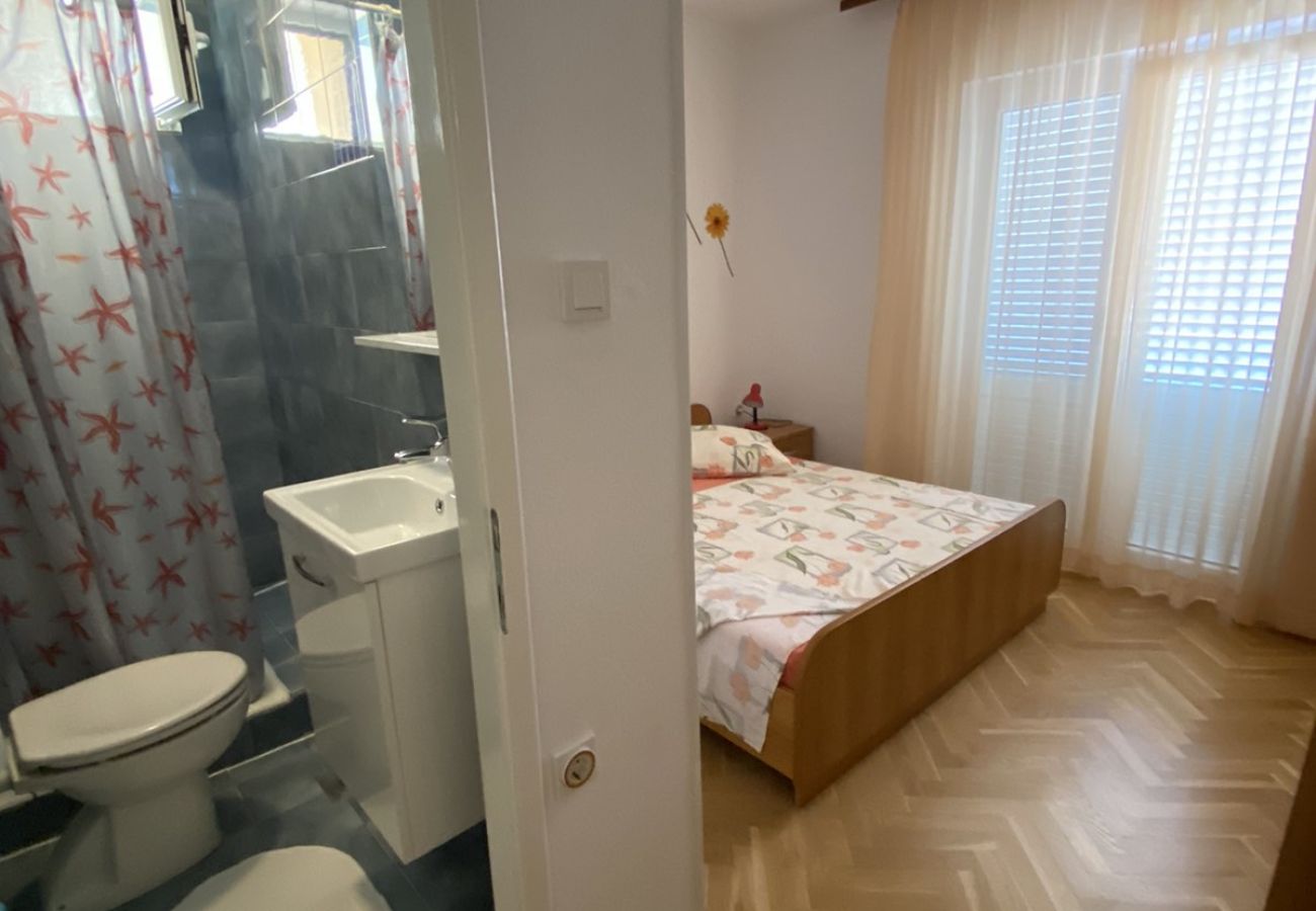 Ferienwohnung in Kampor - Drei-Zimmer-Apartment in Strandnähe - Villa Jagoda