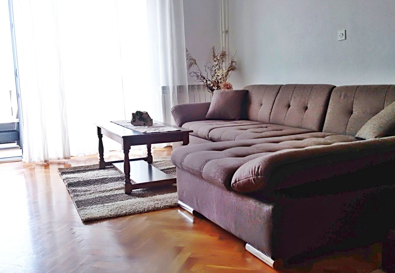 Ferienwohnung in Kampor - Drei-Zimmer-Apartment in Strandnähe - Villa Jagoda