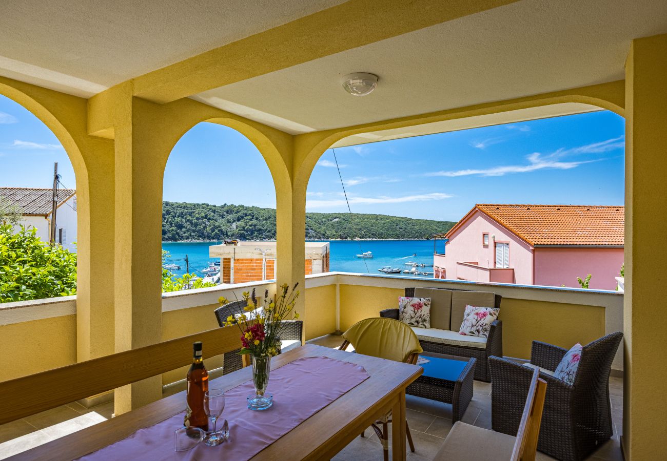 Ferienwohnung in Kampor - Drei-Zimmer-Apartment in Strandnähe - Villa Jagoda