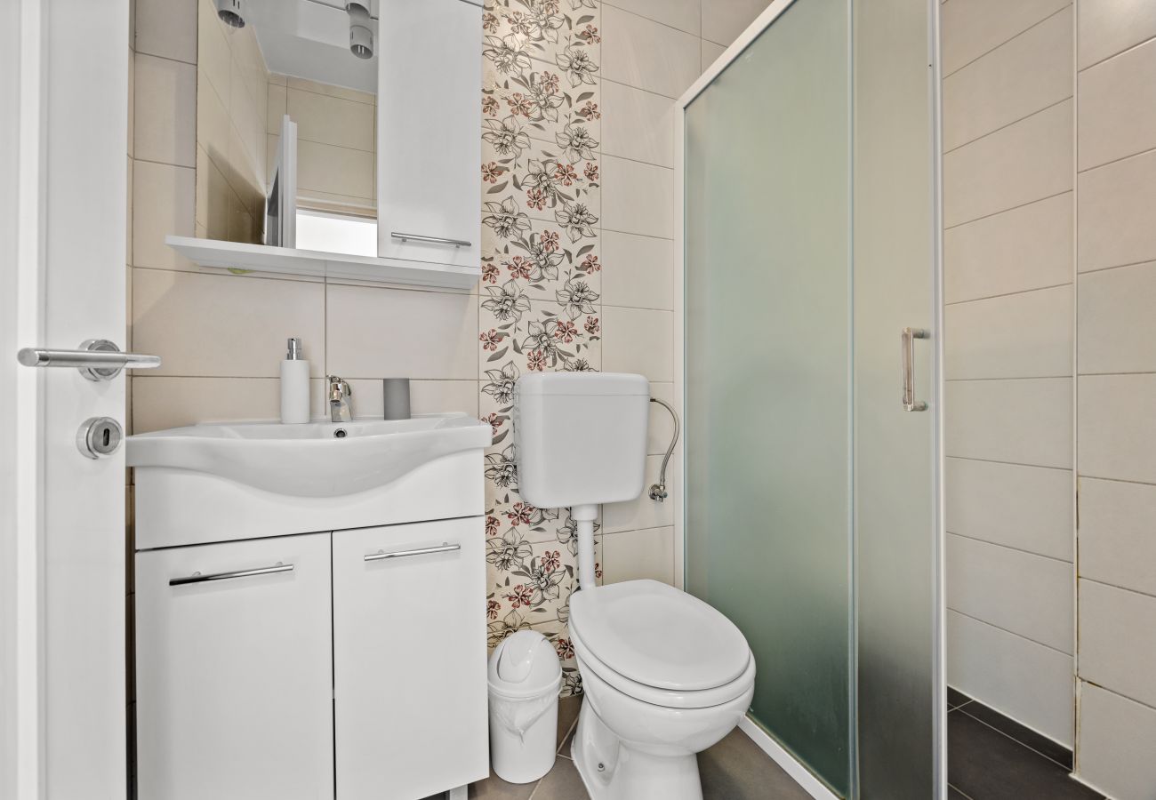 Ferienwohnung in Kampor - Drei-Zimmer-Apartment in Strandnähe - Villa Jagoda