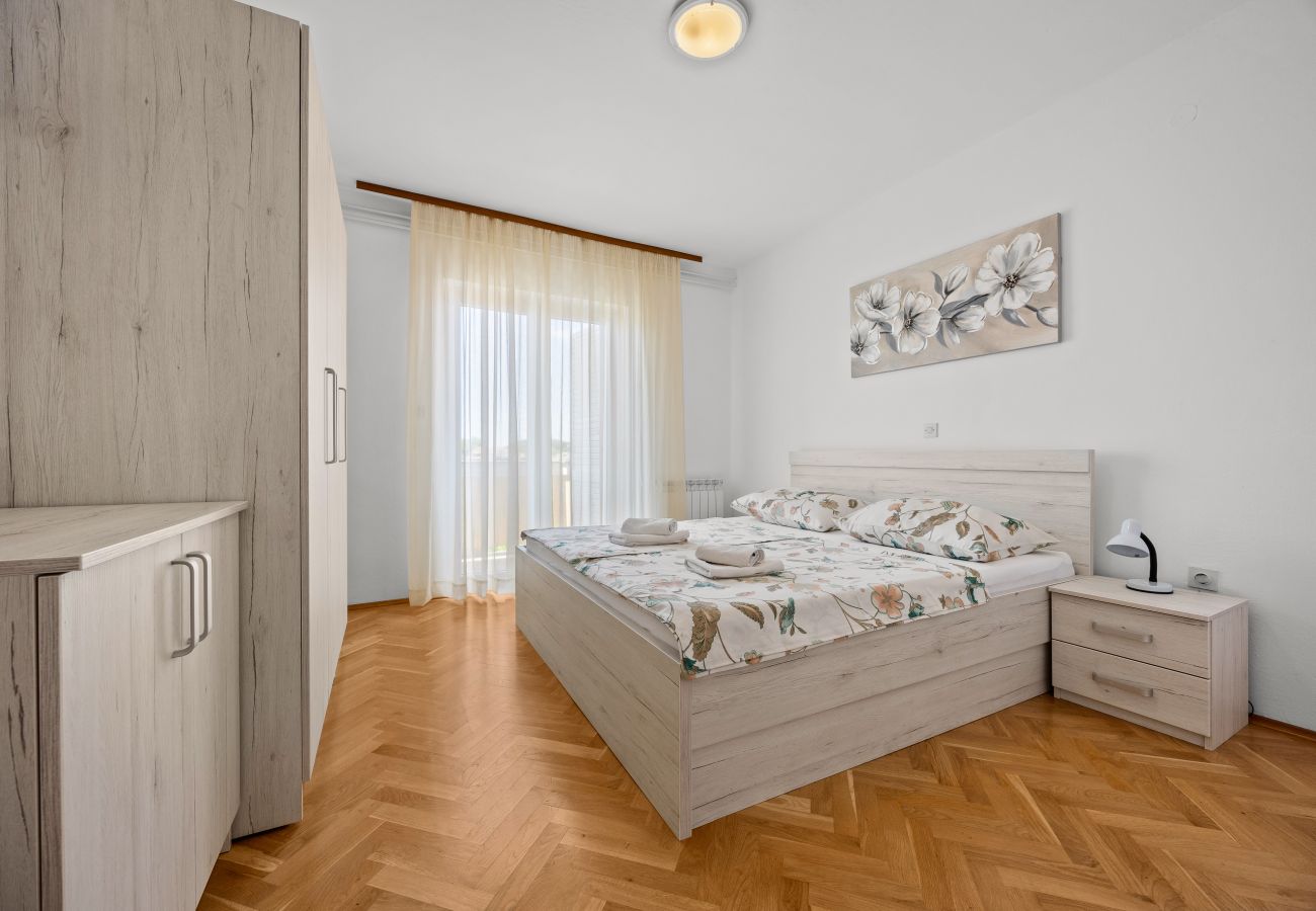 Ferienwohnung in Kampor - Drei-Zimmer-Apartment in Strandnähe - Villa Jagoda