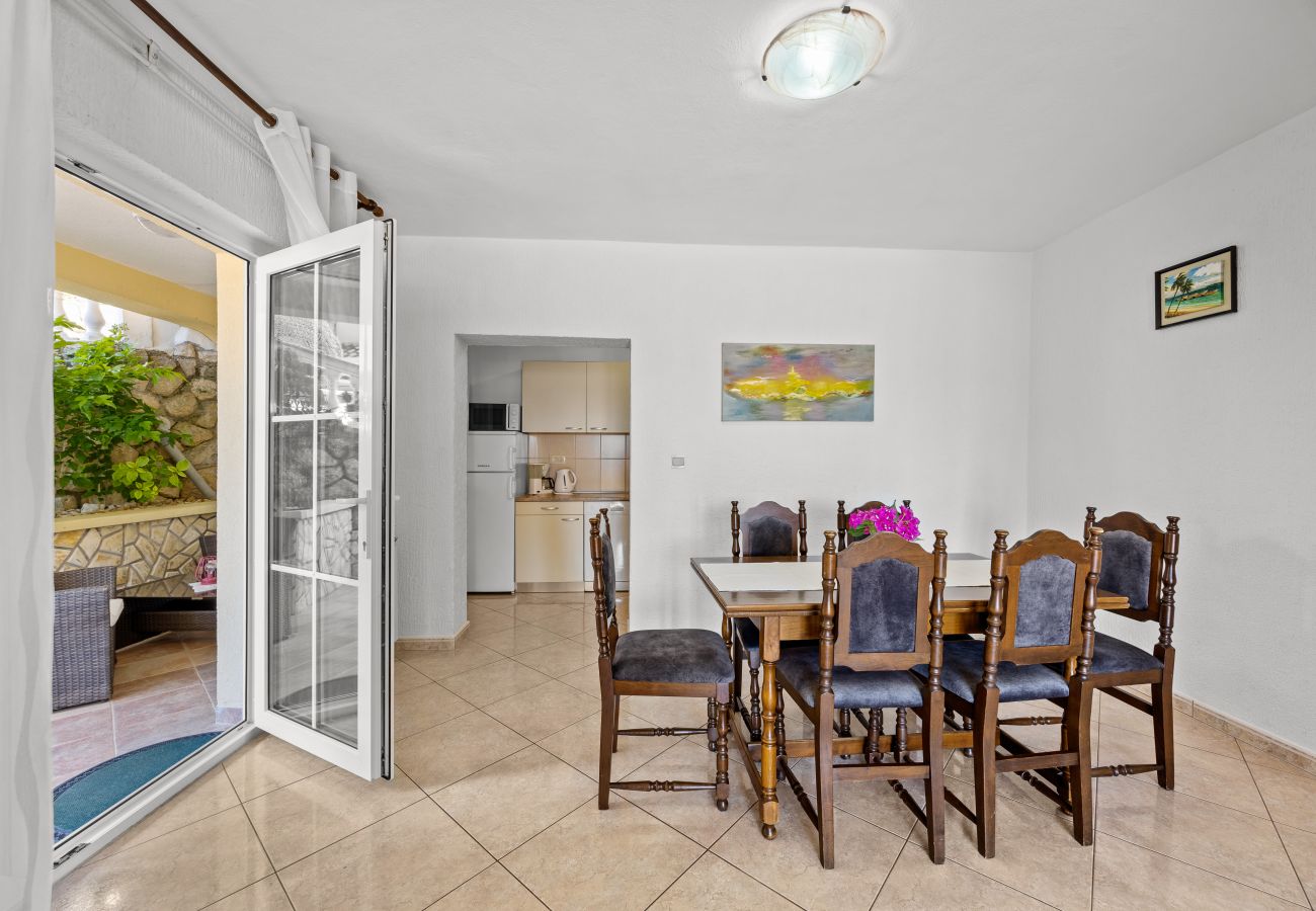 Ferienwohnung in Kampor - Drei-Zimmer-Apartment in Strandnähe - Villa Jagoda