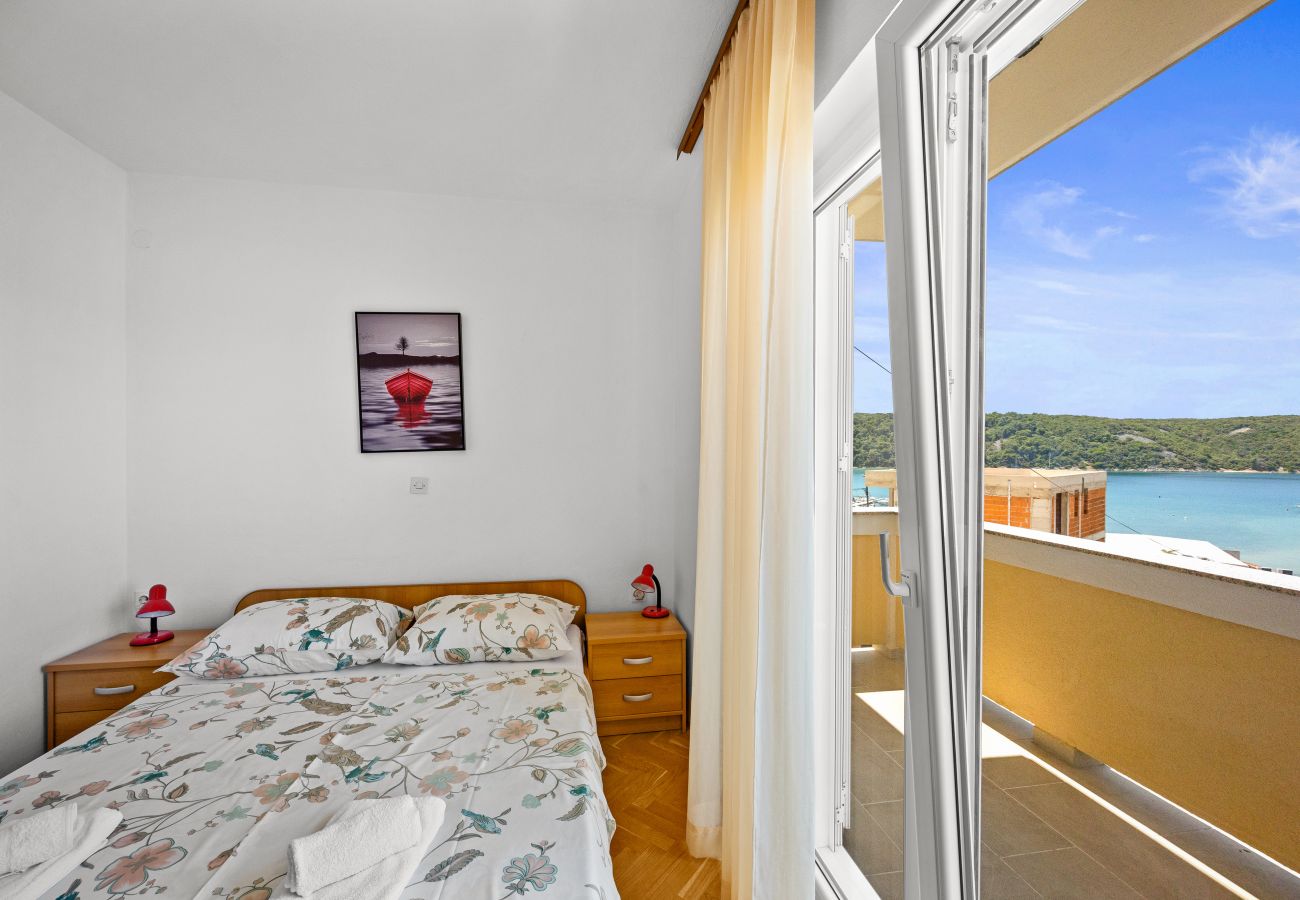 Ferienwohnung in Kampor - Drei-Zimmer-Apartment in Strandnähe - Villa Jagoda