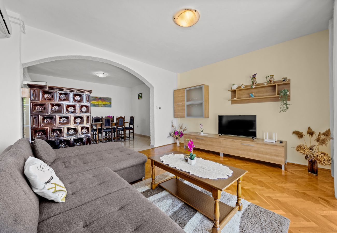 Ferienwohnung in Kampor - Drei-Zimmer-Apartment in Strandnähe - Villa Jagoda