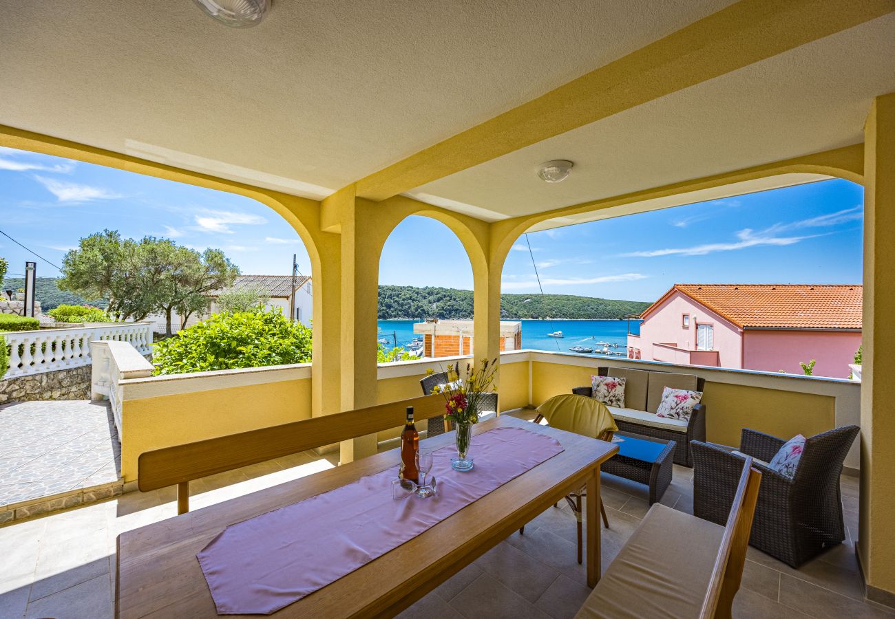 Ferienwohnung in Kampor - Drei-Zimmer-Apartment in Strandnähe - Villa Jagoda