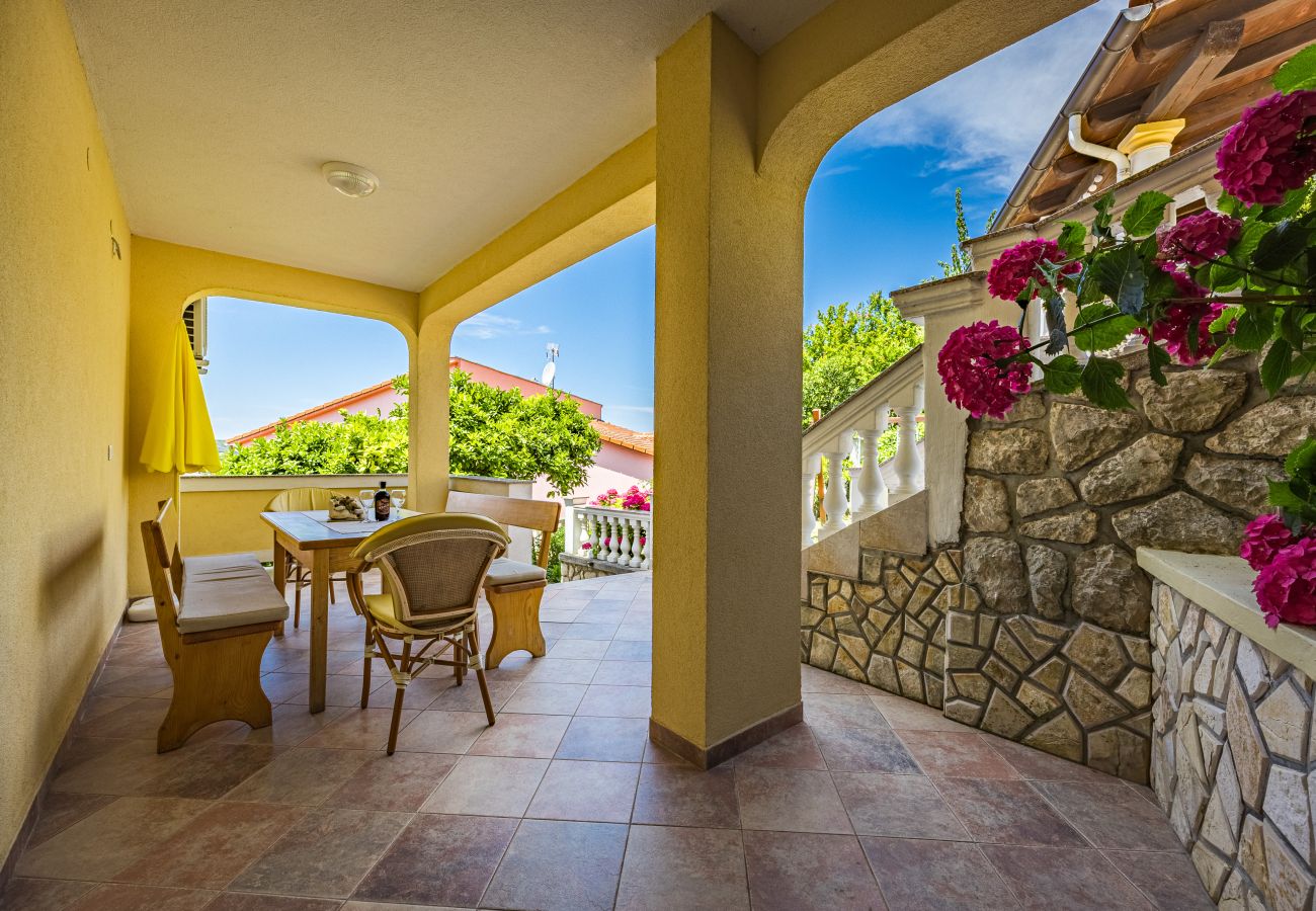 Ferienwohnung in Kampor - Drei-Zimmer-Apartment in Strandnähe - Villa Jagoda
