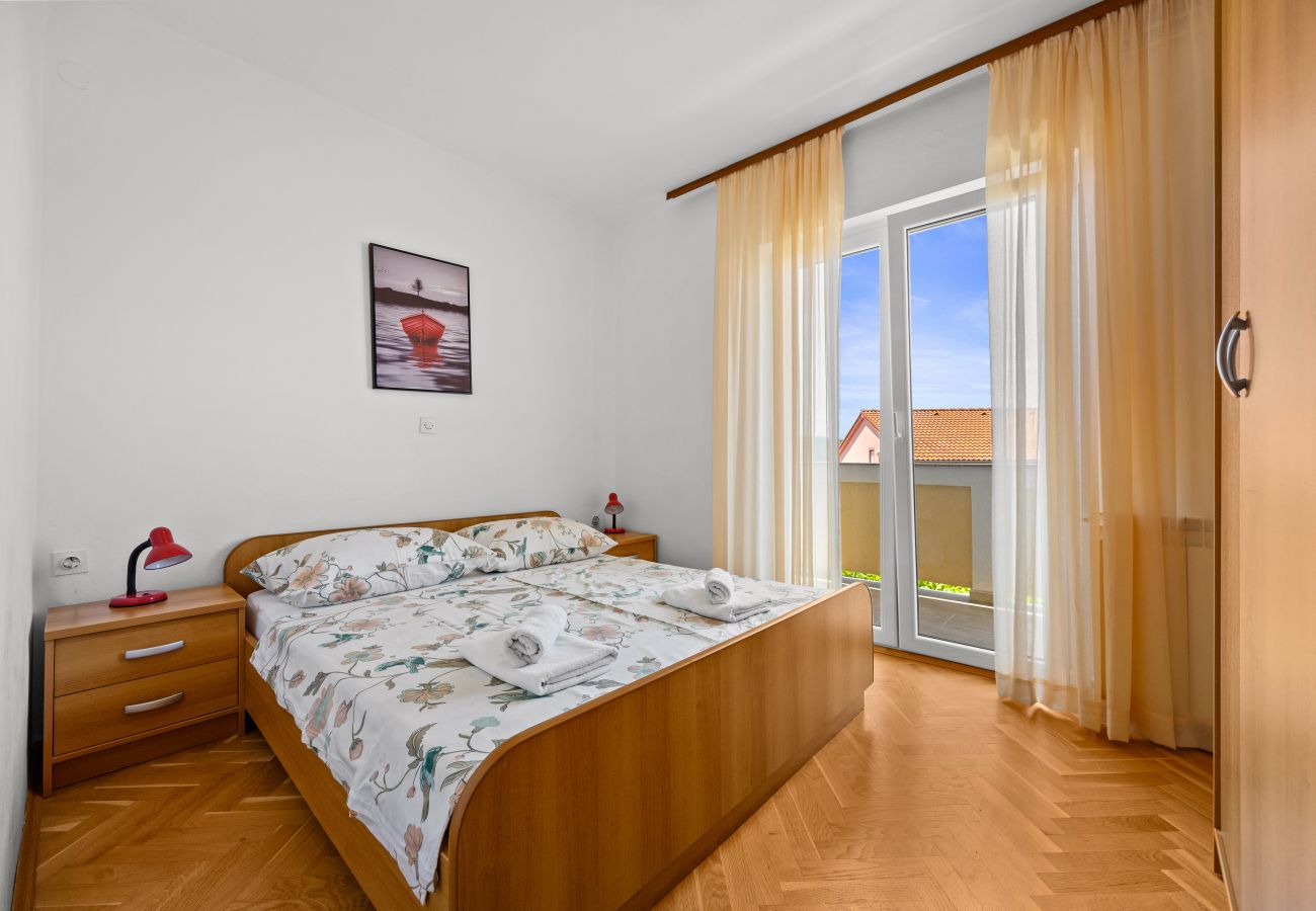 Ferienwohnung in Kampor - Drei-Zimmer-Apartment in Strandnähe - Villa Jagoda