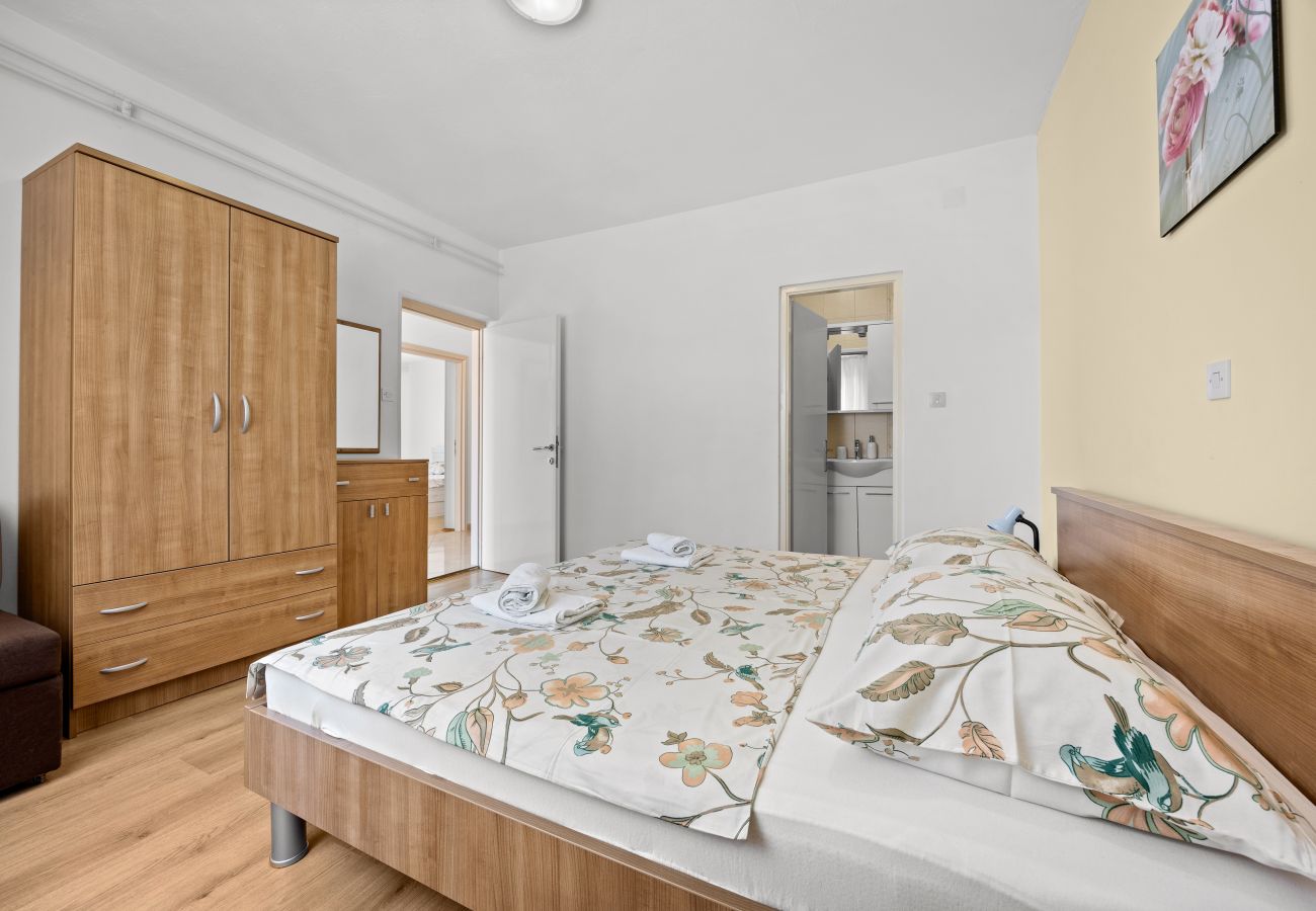 Ferienwohnung in Kampor - Drei-Zimmer-Apartment in Strandnähe - Villa Jagoda